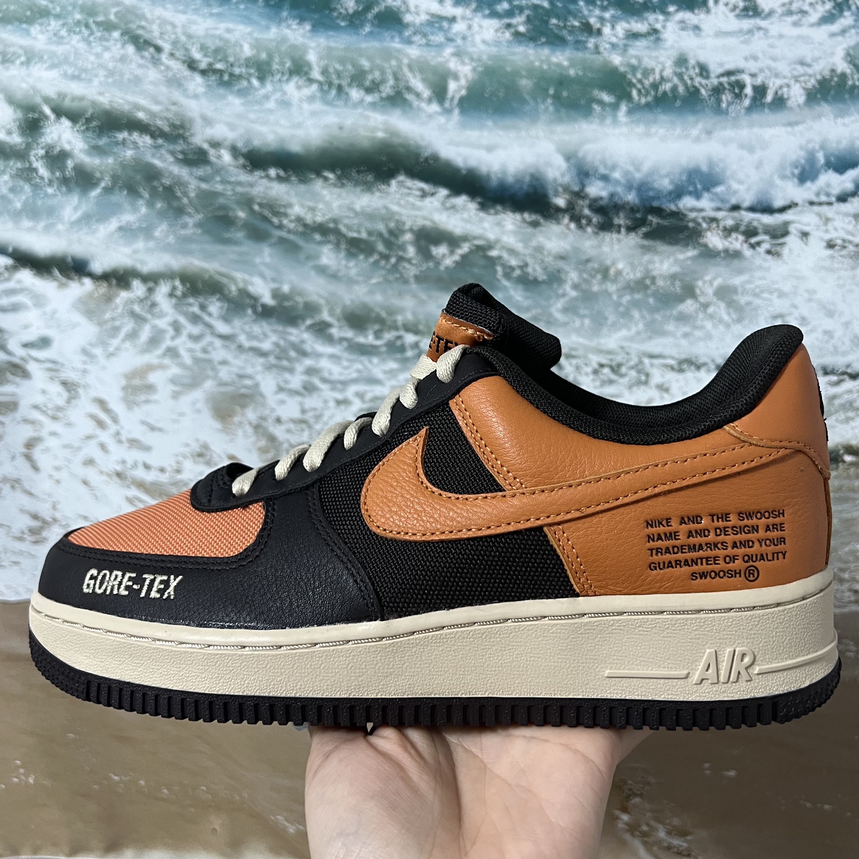 Nike Air Force 1 Low Gore-Tex Brown Curry 착용 스타일 - 1