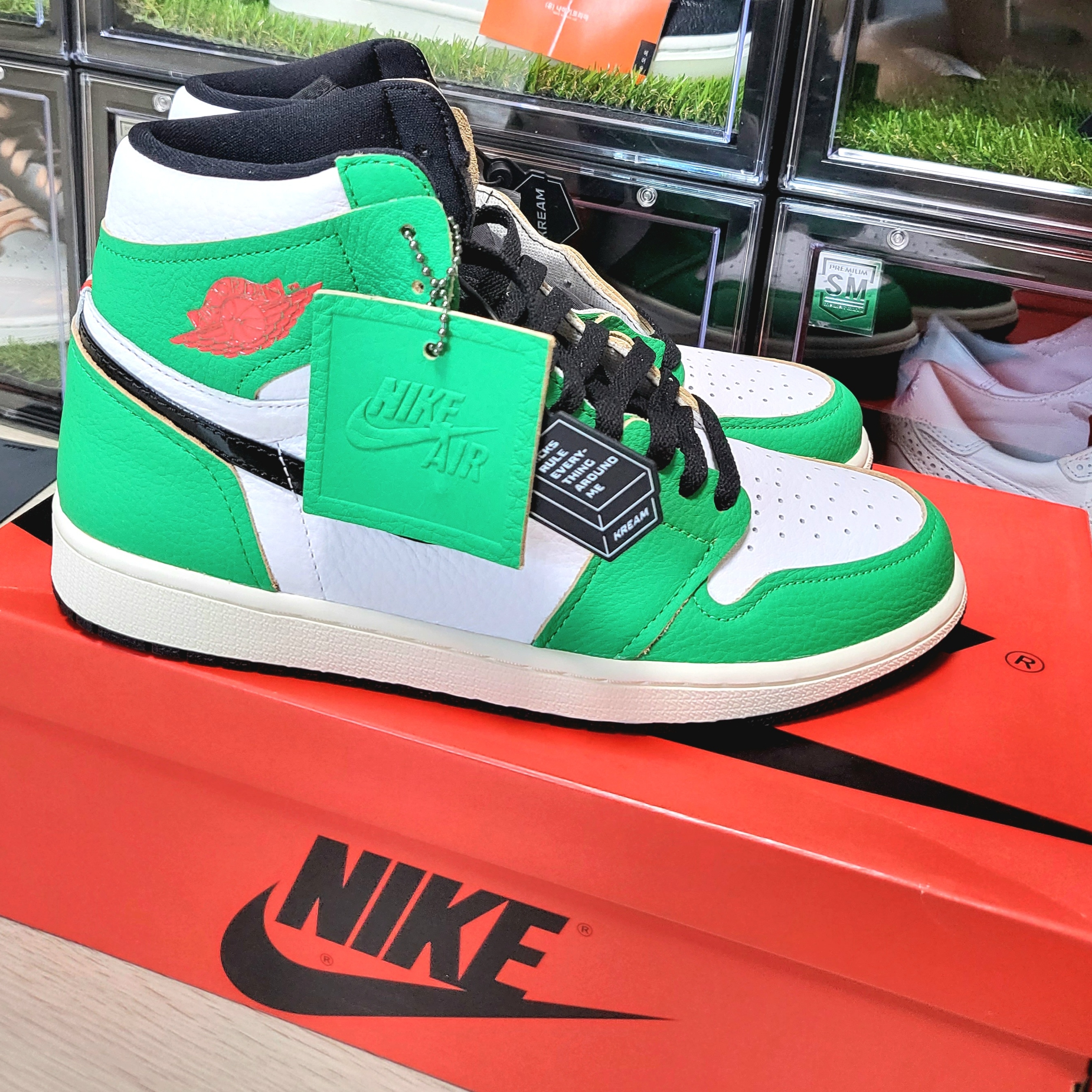 (W) Jordan 1 Retro High OG Lucky Green 착용 스타일 - 2