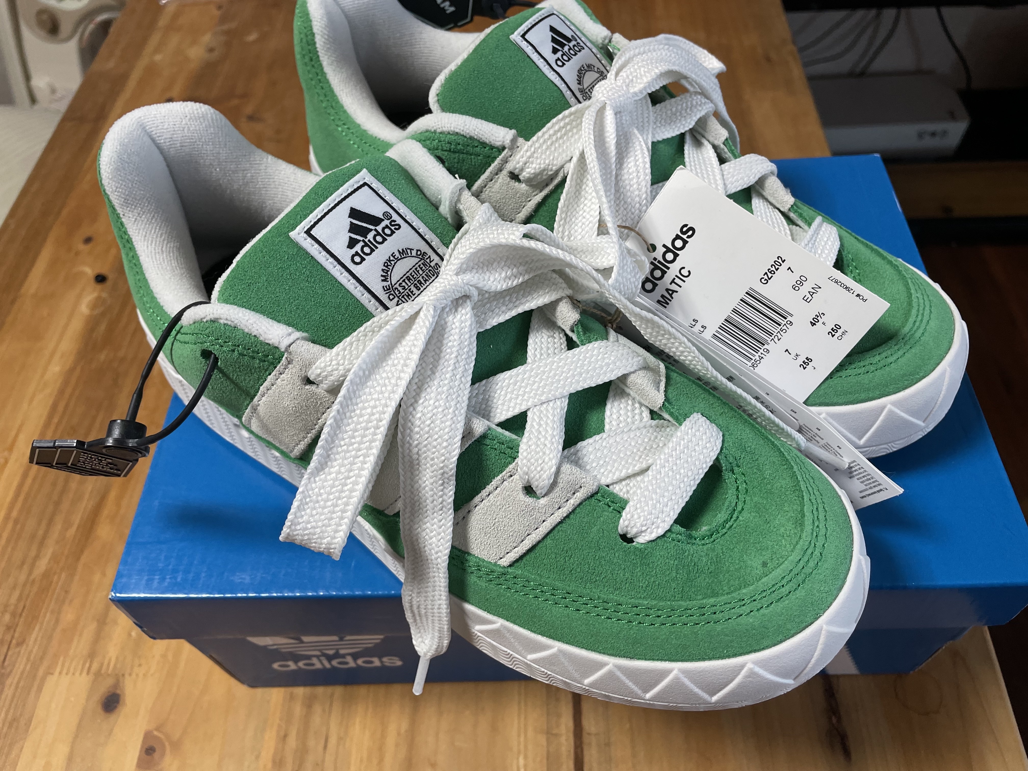 Adidas Adimatic Green 착용 스타일