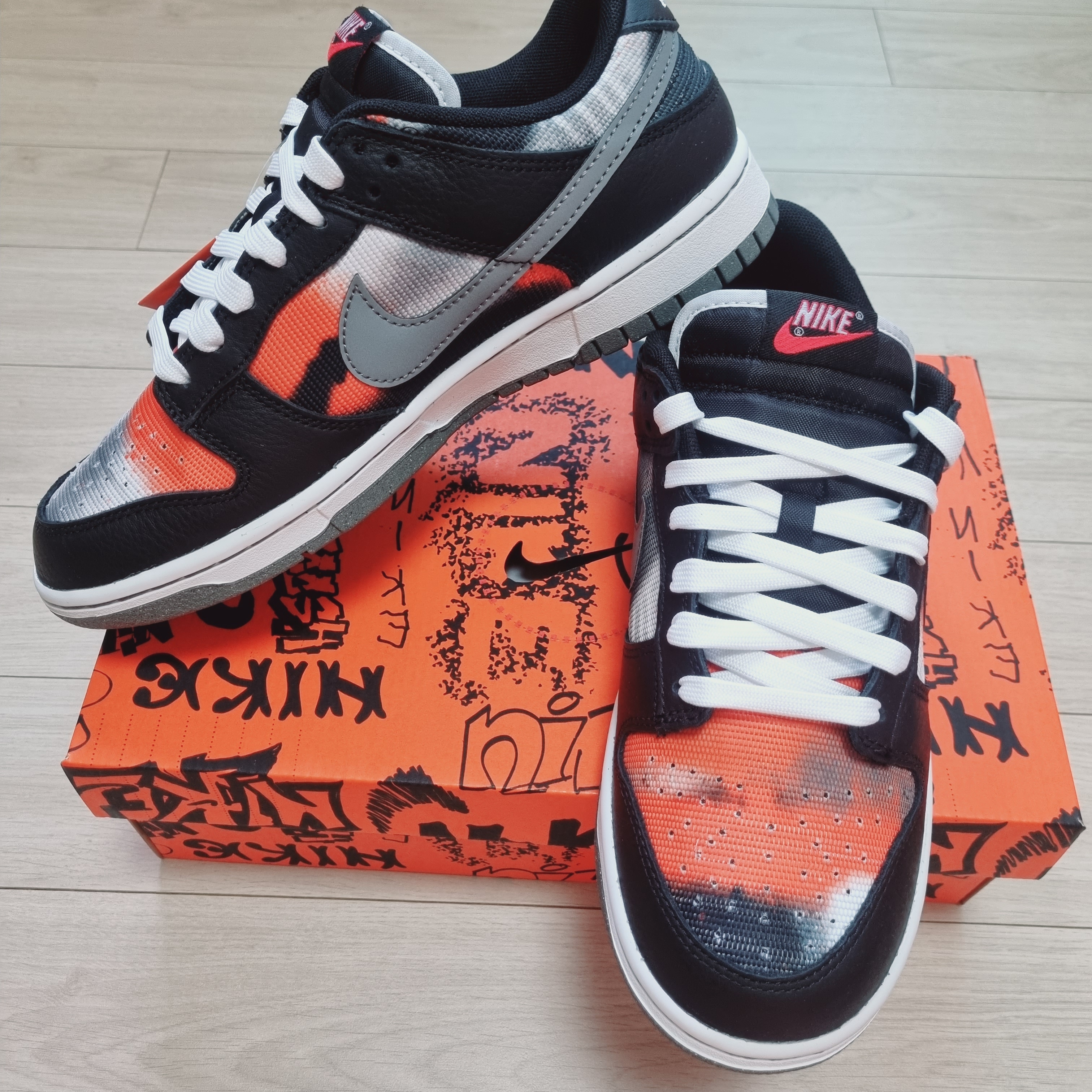 Nike Dunk Low Retro PRM Black and Tumbled Grey 착용 스타일 - 2