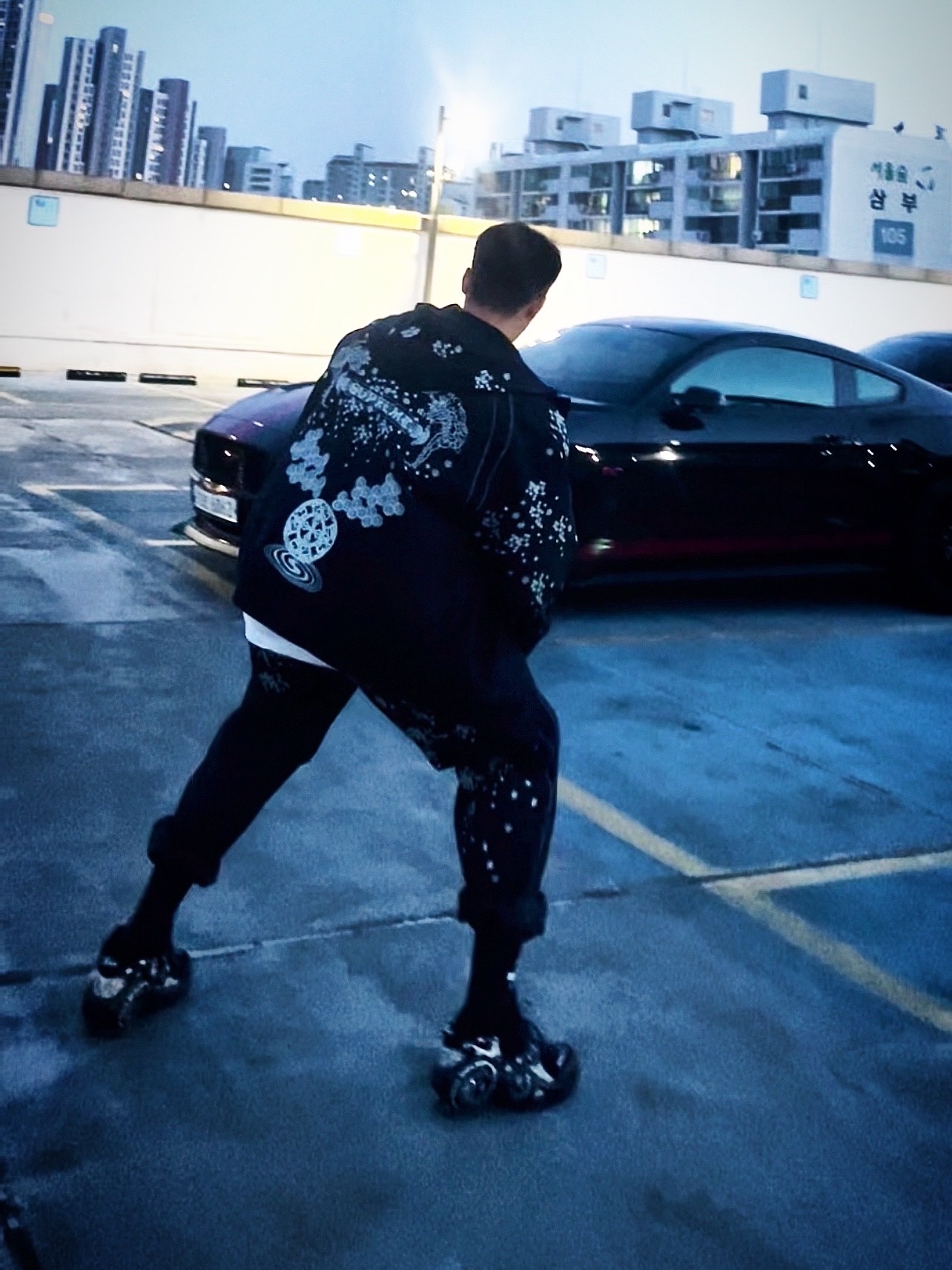 Supreme Bandana Crusher Black - 21SS, Supreme Bleed Logo S/S Top White - 20FW 착용 스타일 - 1