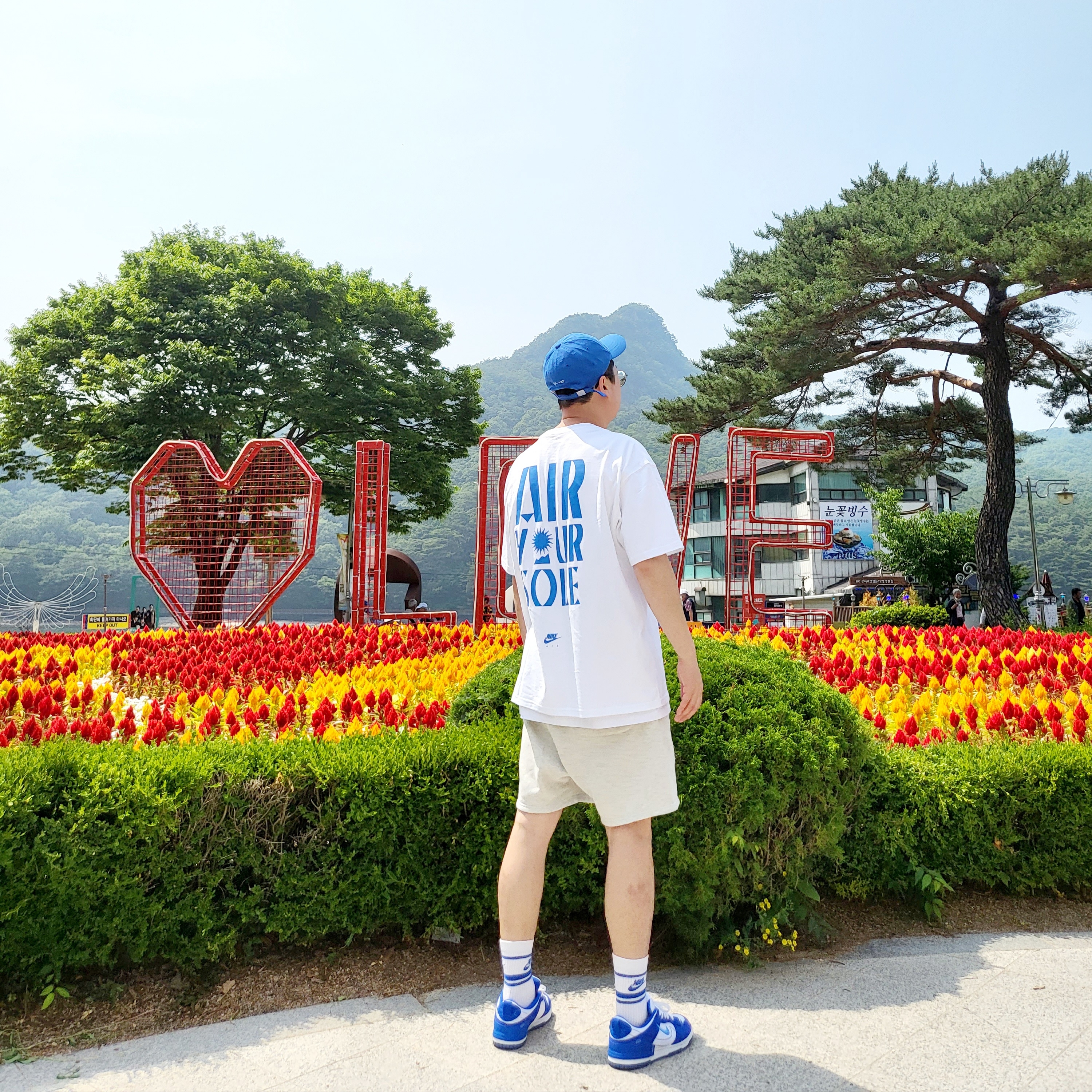 (W) Nike Dunk Low Disrupt 2 White and University Blue, Essentials Sweatshorts Oatmeal - 21SS 착용 스타일 - 3