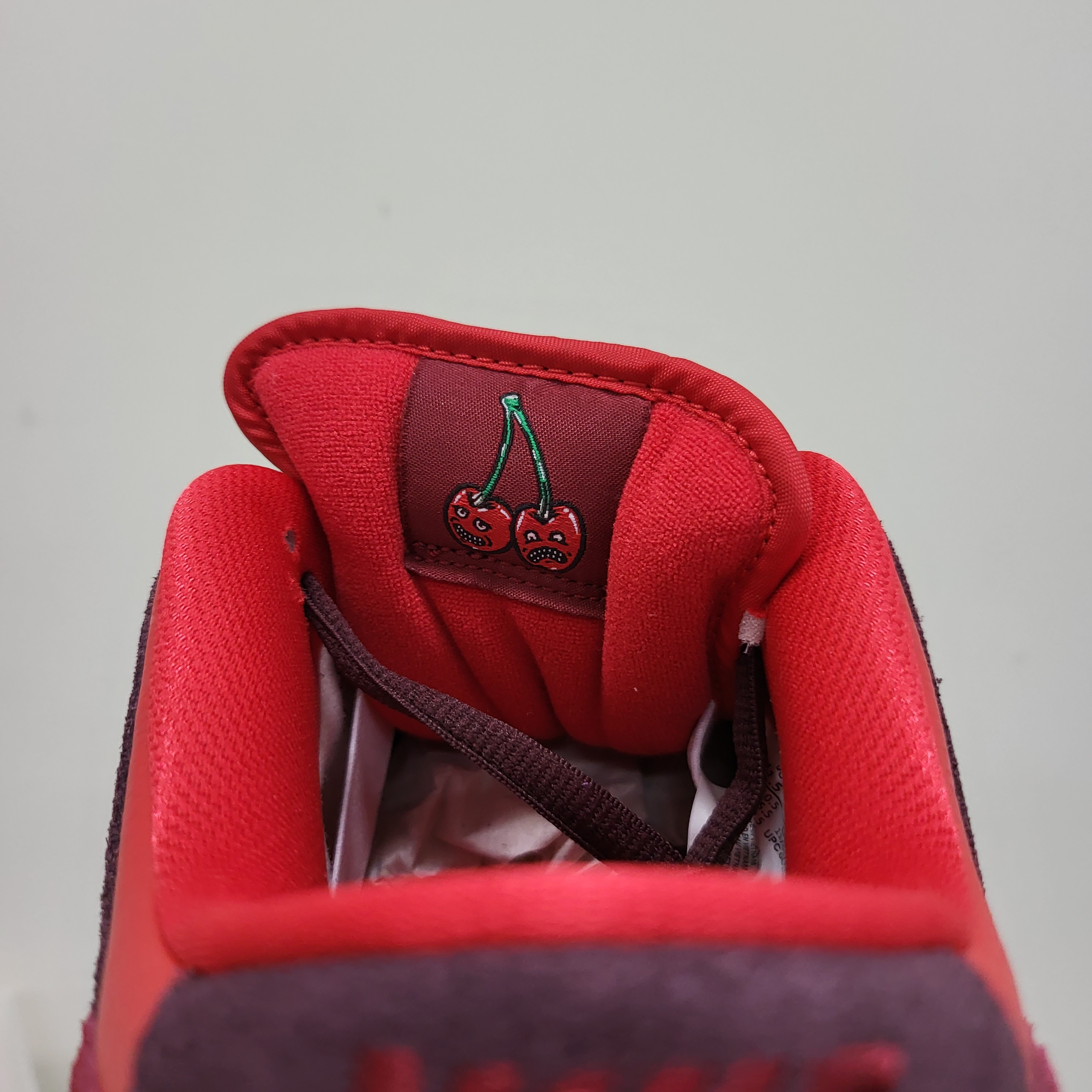 Nike SB Dunk Low Pro Cherry 착용 스타일 - 2
