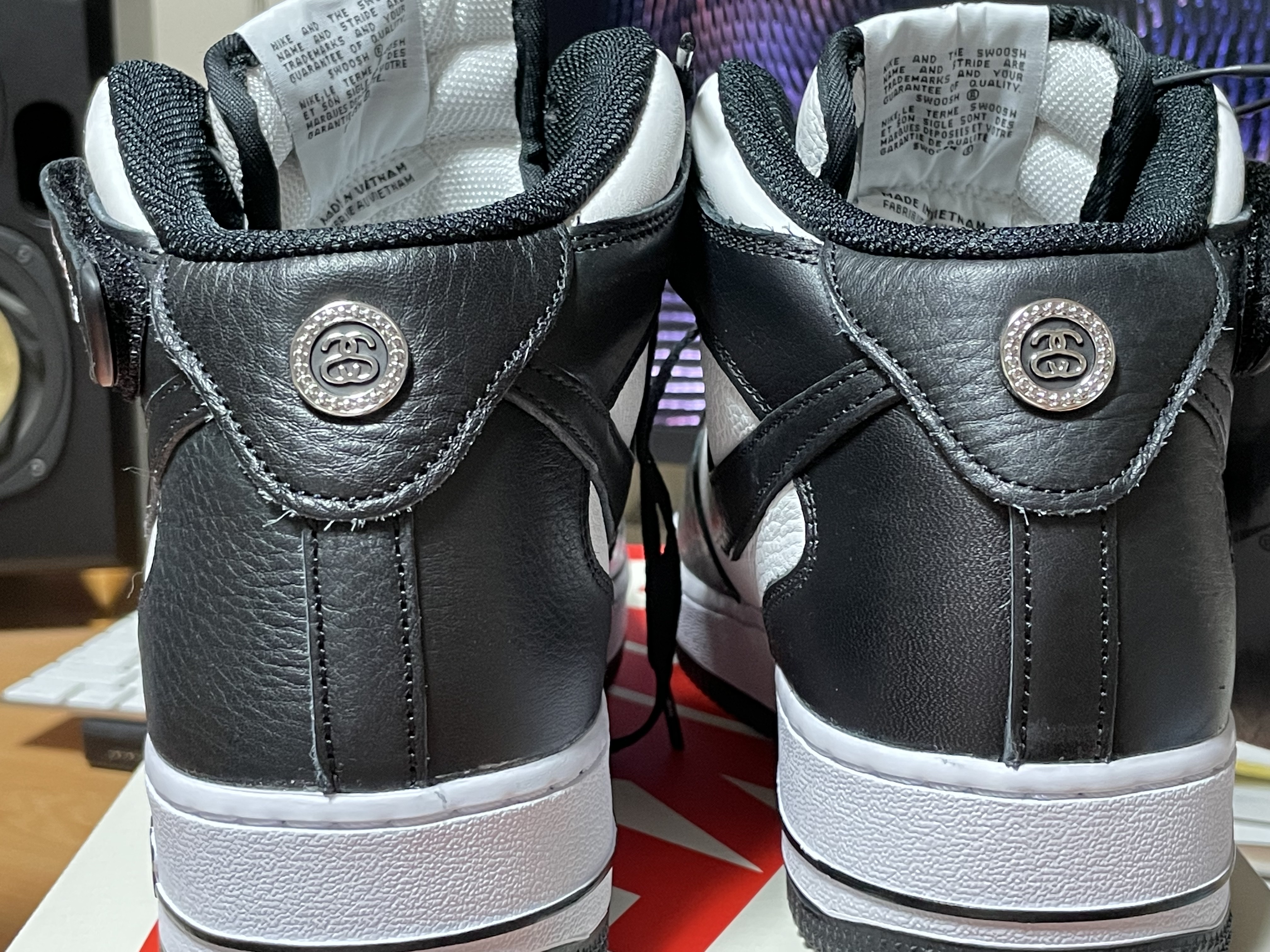 Nike x Stussy Air Force 1 '07 Mid SP Black and Light Bone 착용 스타일 - 4