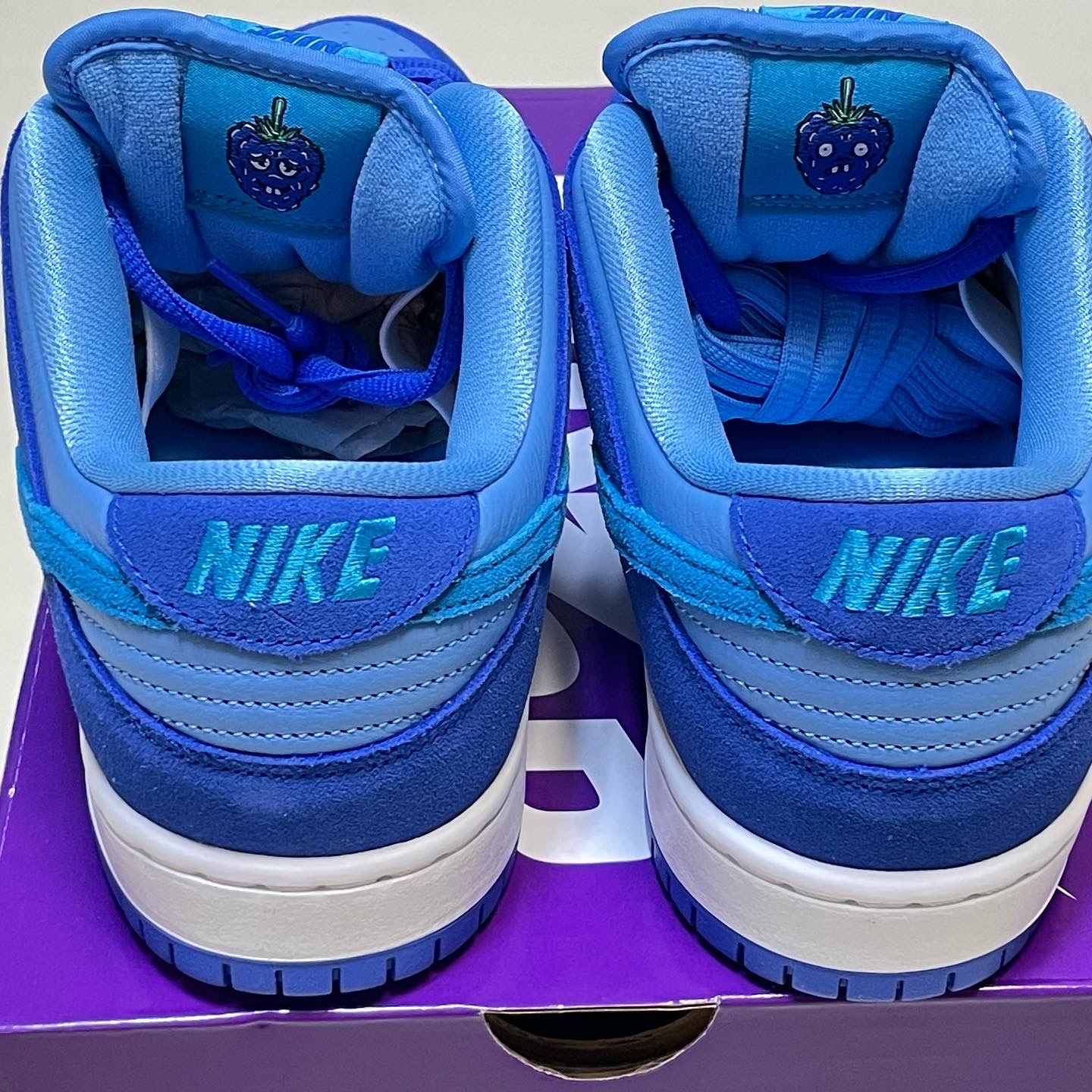 Nike SB Dunk Low Pro Blue Raspberry 착용 스타일 - 3