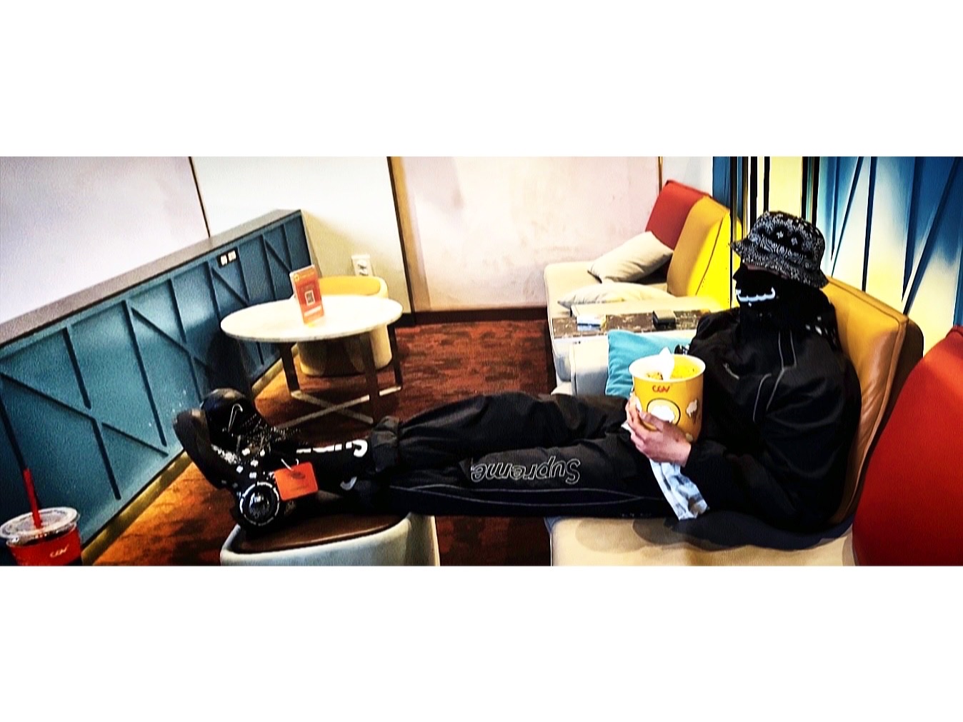 Supreme Bandana Crusher Black - 21SS, Supreme Bleed Logo S/S Top White - 20FW 착용 스타일 - 3