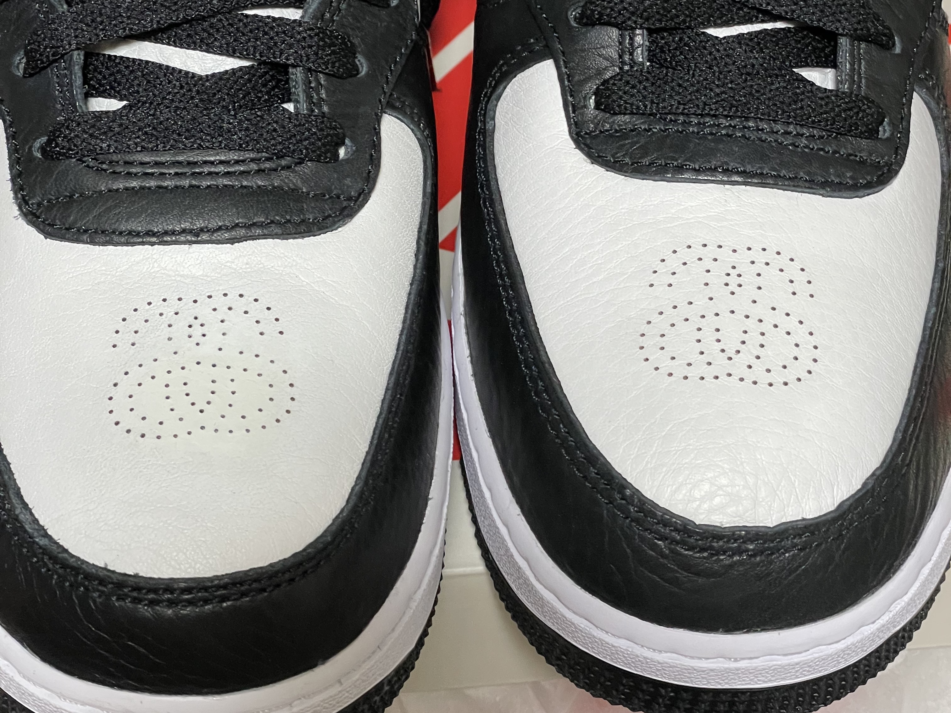 Nike x Stussy Air Force 1 '07 Mid SP Black and Light Bone 착용 스타일 - 1