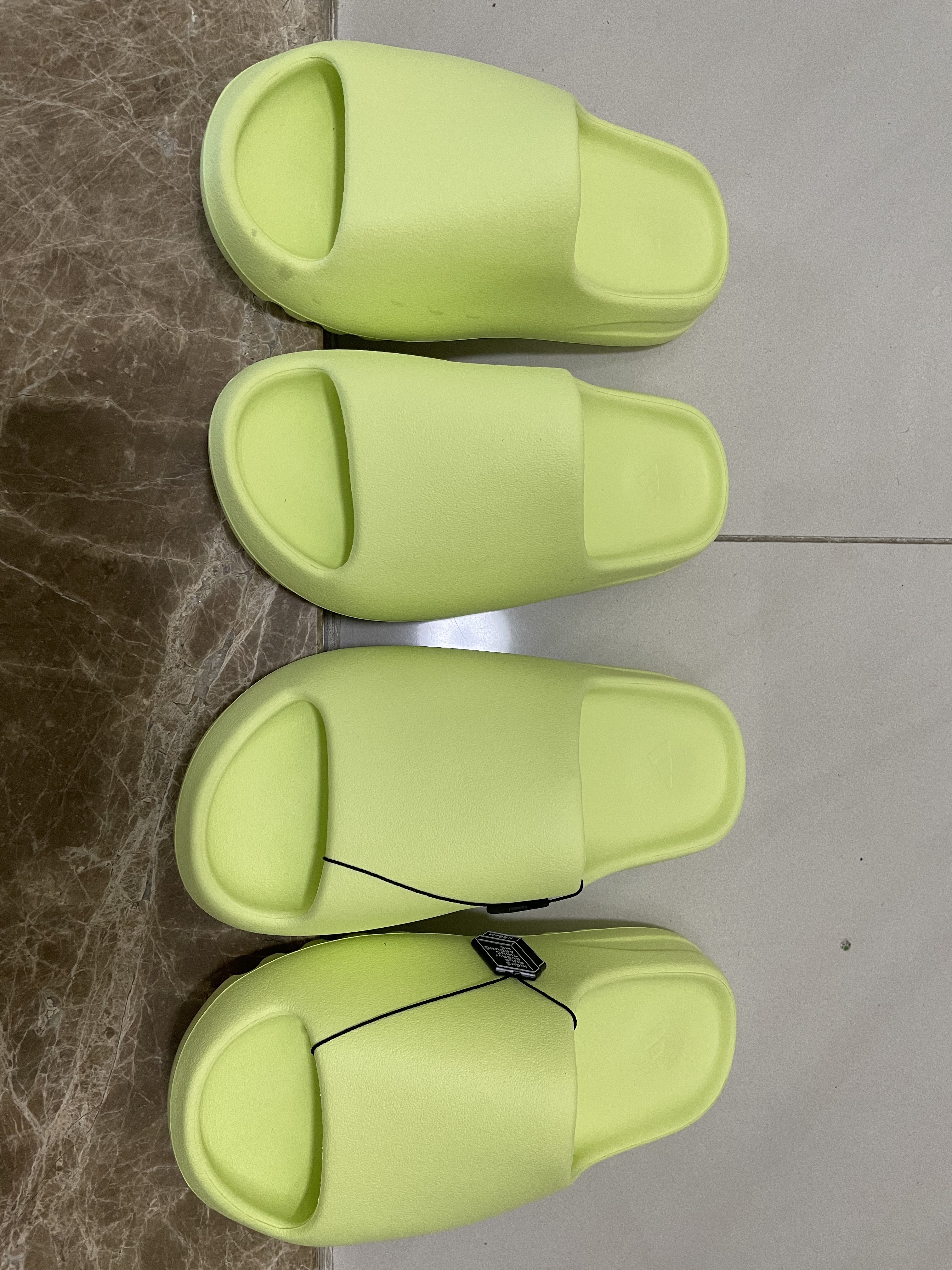 Adidas Yeezy Slide Glow Green 2022/2023 착용 스타일