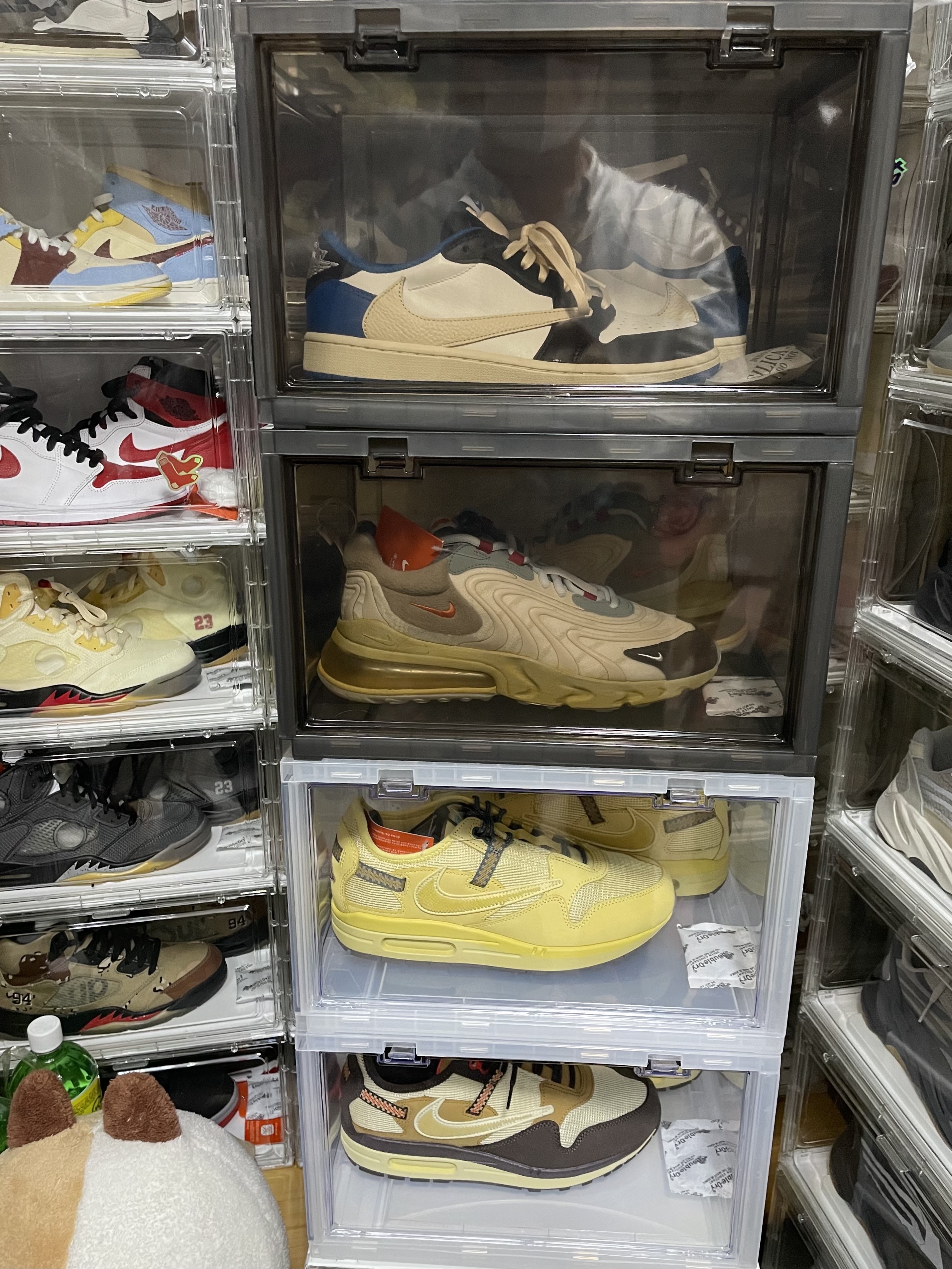 Jordan 1 x Travis Scott x Fragment Retro Low OG SP Military Blue, Nike x Travis Scott Air Max 1 Cact.us Brown 착용 스타일 - 3
