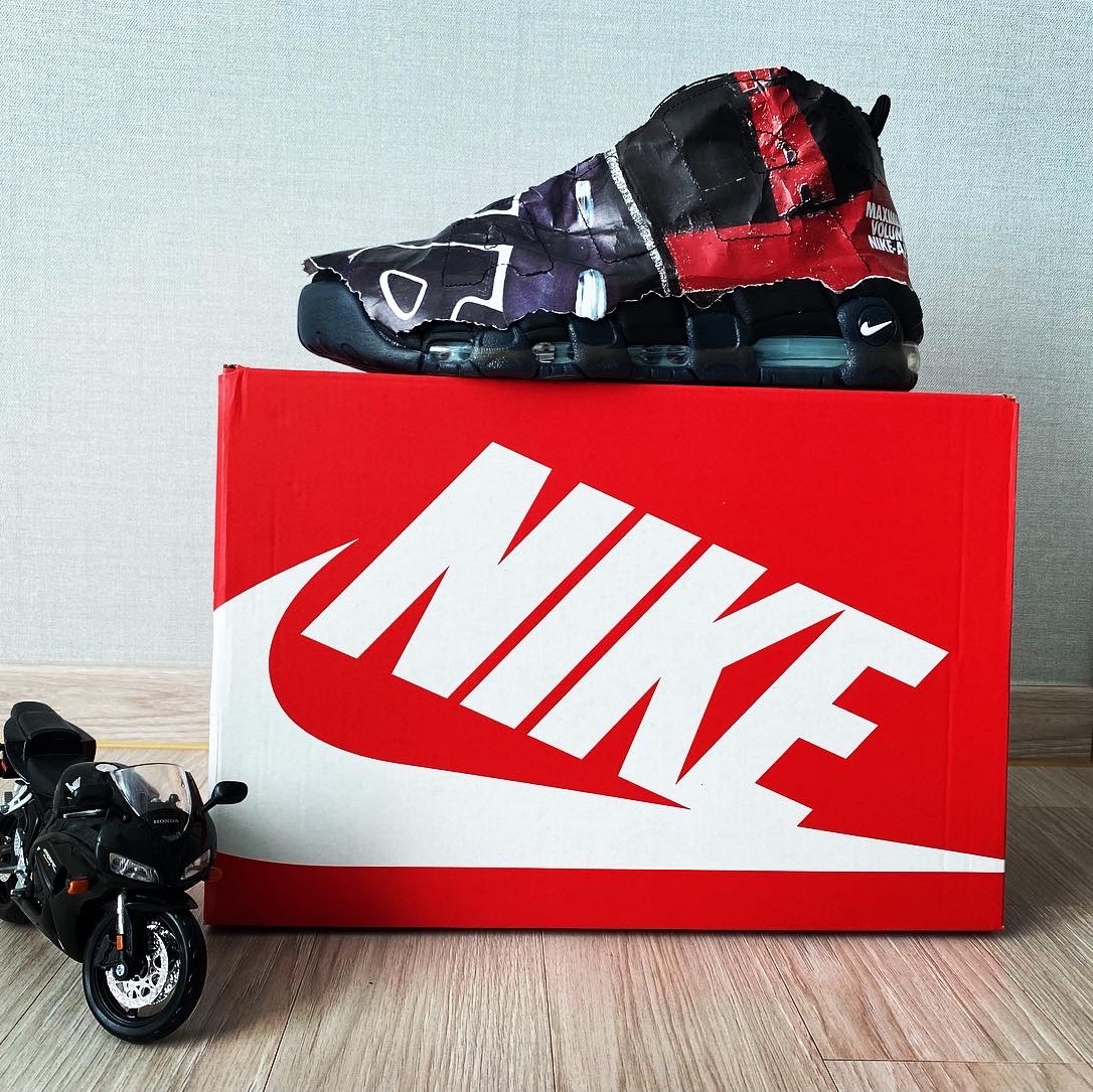 Nike Air More Uptempo 96 Black University Red 착용 스타일 - 2