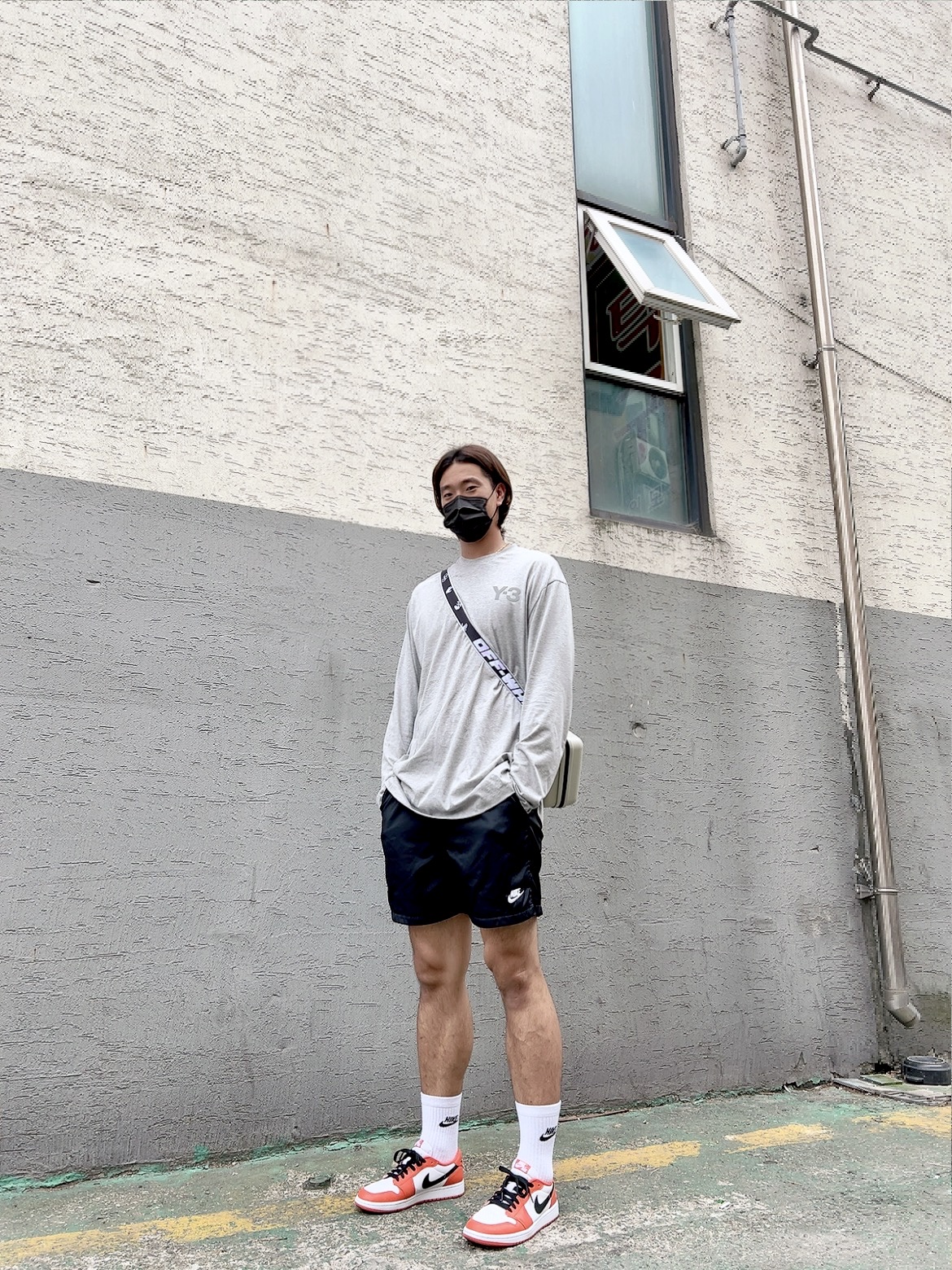 Off-White x Amore Pacific Protection Box (Without Cosmetics), (W) Jordan 1 Low OG Starfish 착용 스타일 - 1