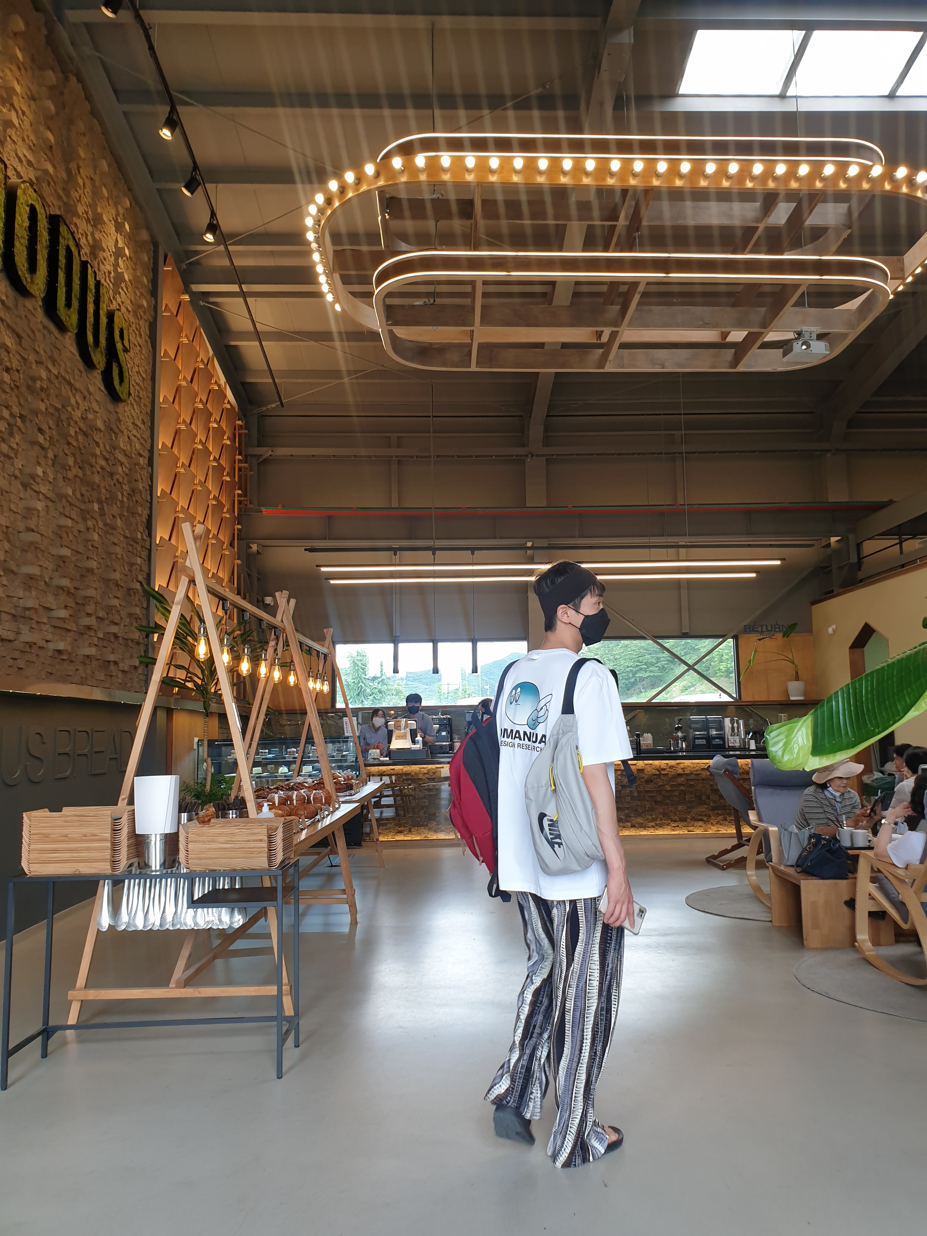 Oofos OOriginal Black 착용 스타일 - 2