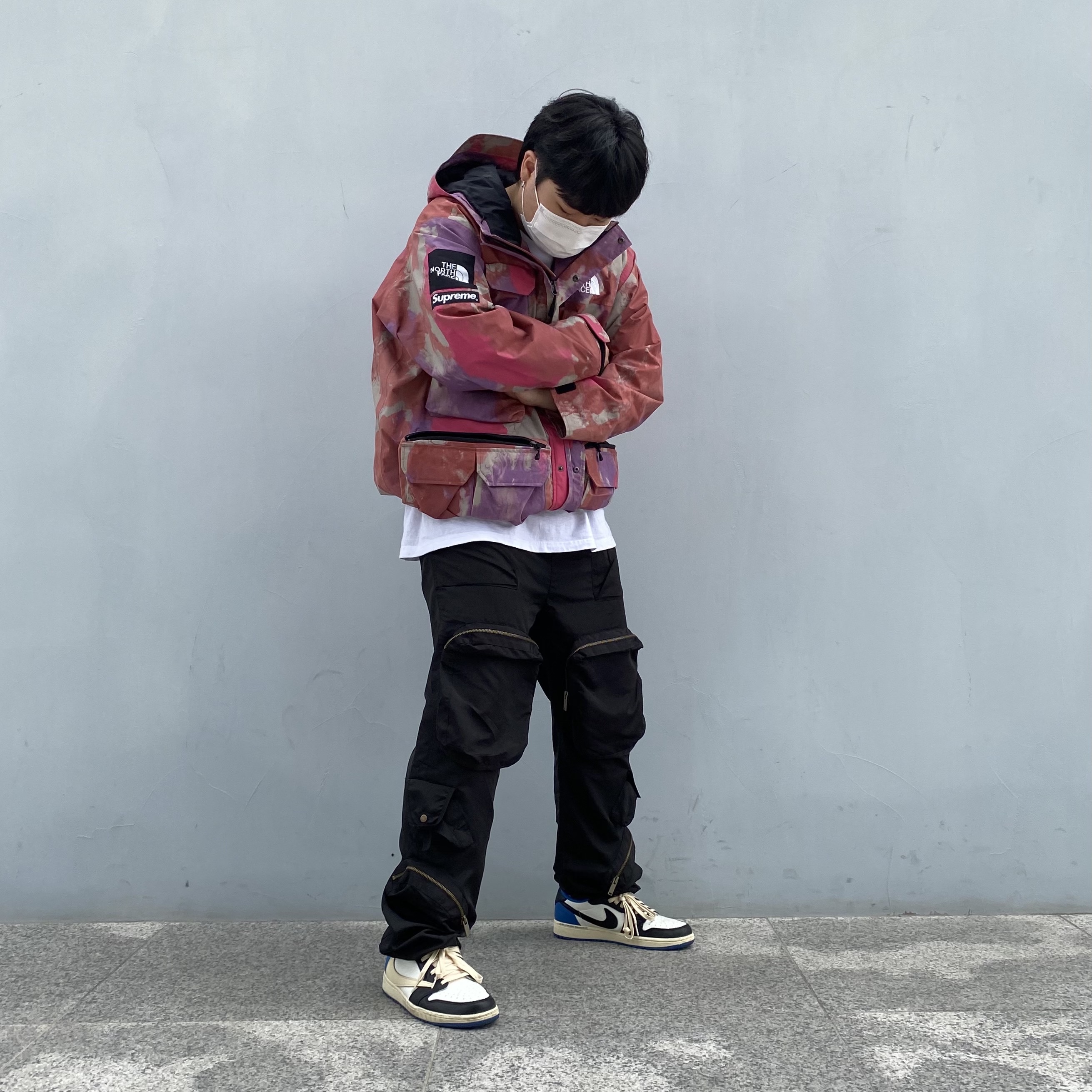 Supreme x The North Face Cargo Jacket Multi-Color - 20SS, Jordan 1 x Travis Scott x Fragment Retro Low OG SP Military Blue 착용 스타일 - 2