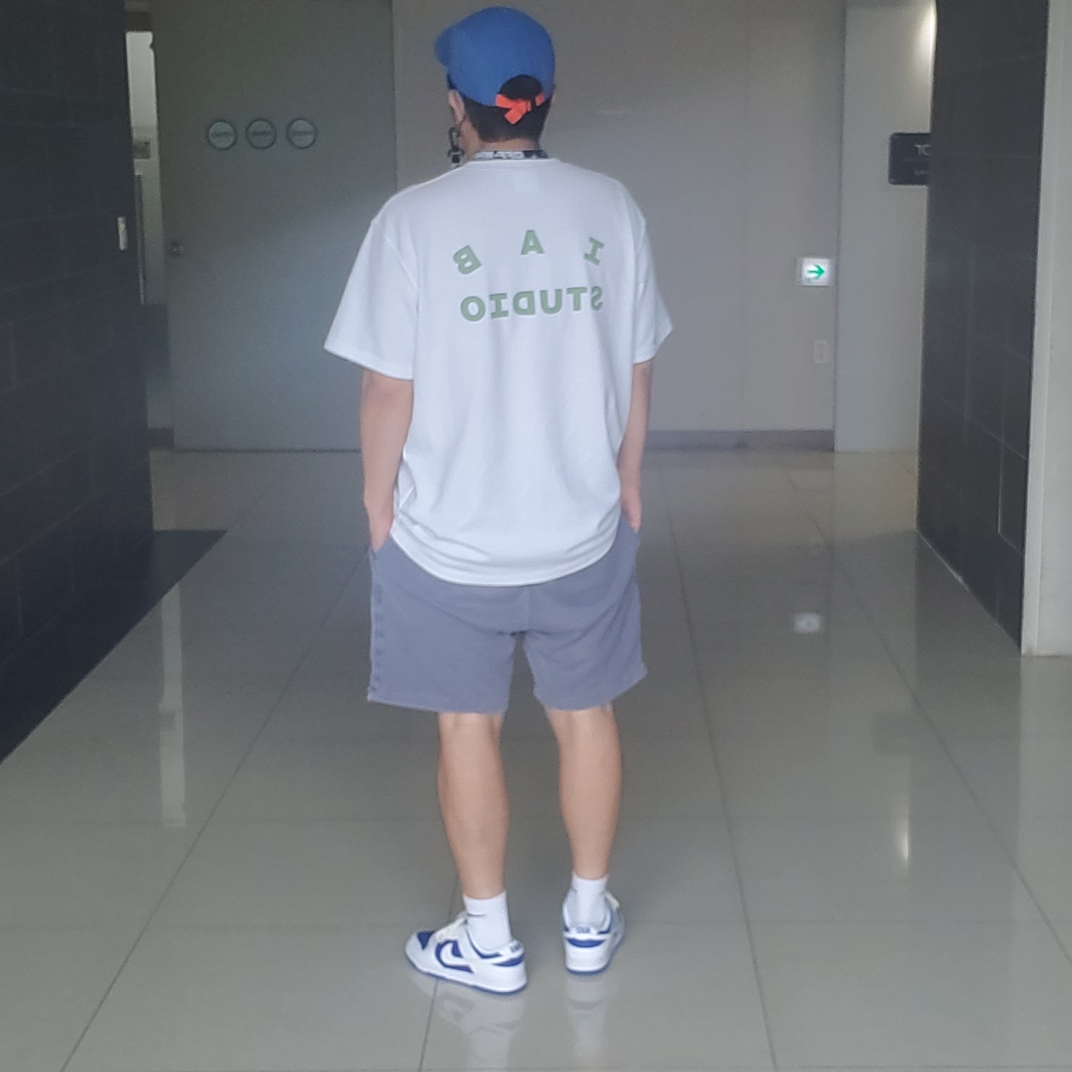 Nike Dunk Low Retro Racer Blue and White, IAB Studio T-Shirt White Light Green 착용 스타일
