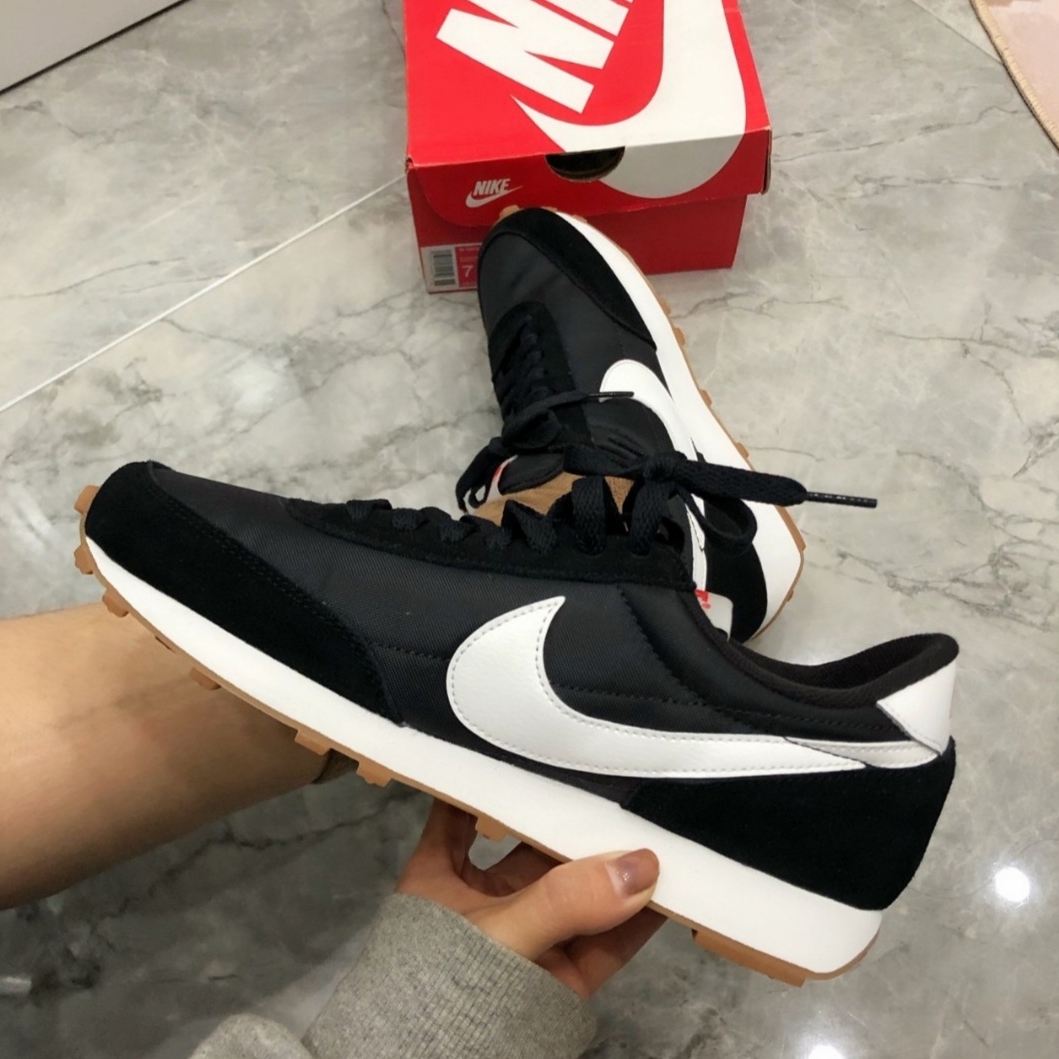 (W) Nike Daybreak Black White 착용 스타일 - 1