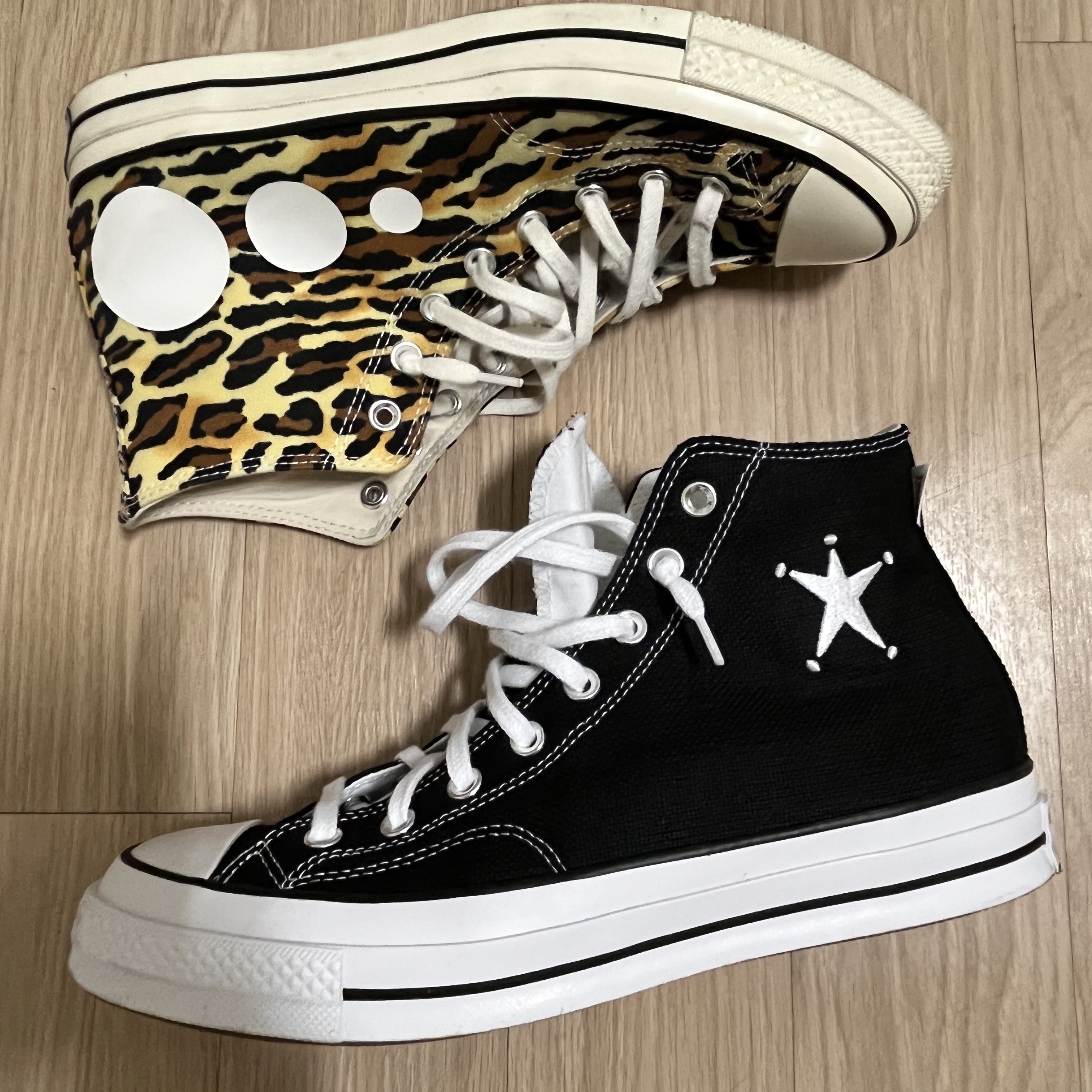 Converse x Invincible x Wacko Maria Chuck 70 Hi, Converse x Stussy Chuck 70 High Black 착용 스타일 - 1