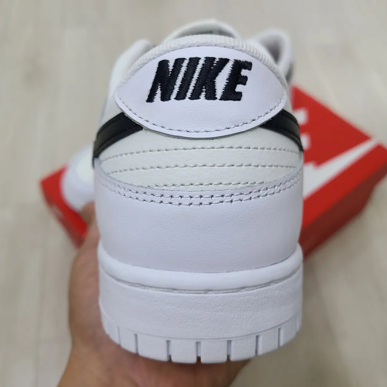 Nike Dunk Low Retro Summit White 착용 스타일 - 3
