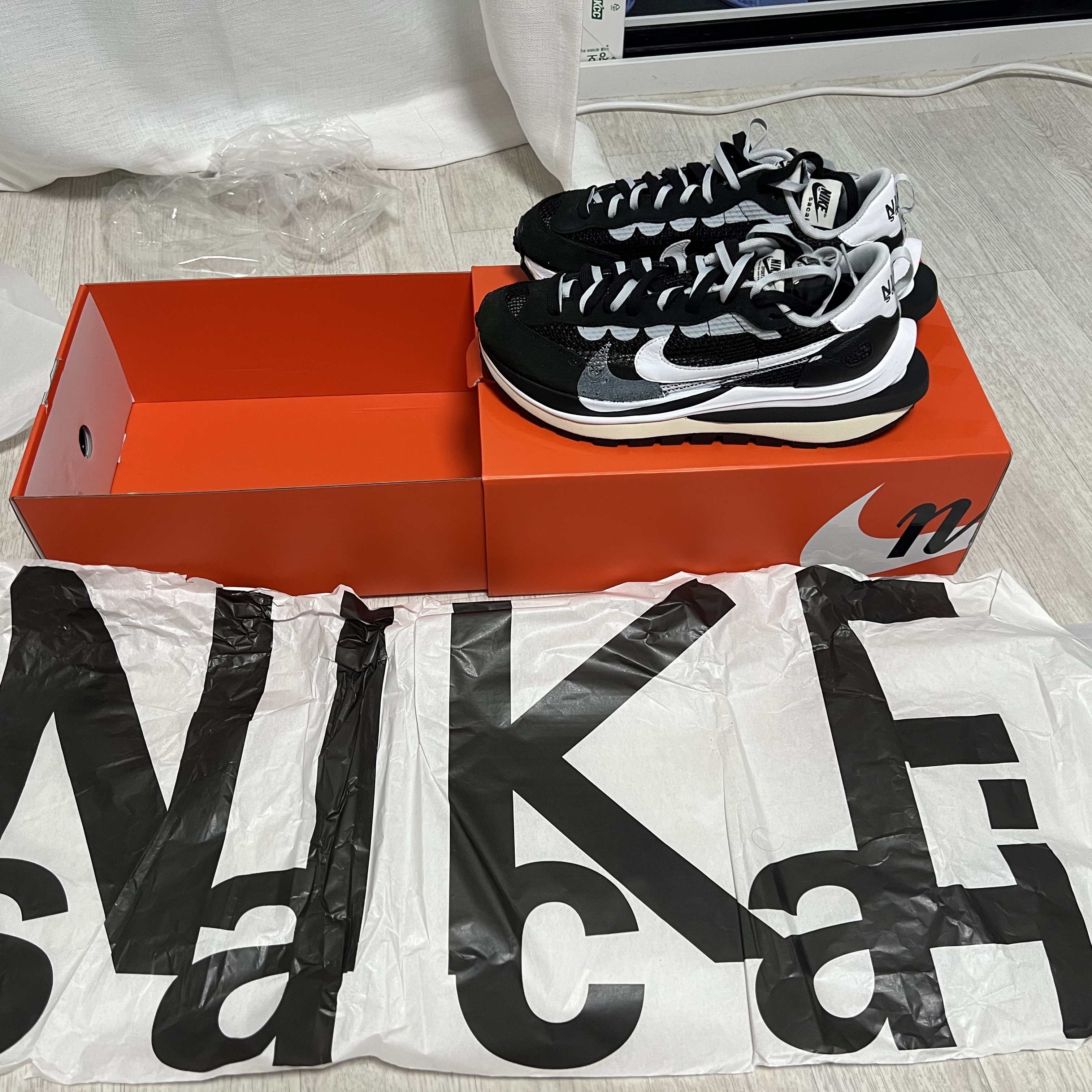 Nike x Sacai VaporWaffle Black White 착용 스타일 - 2