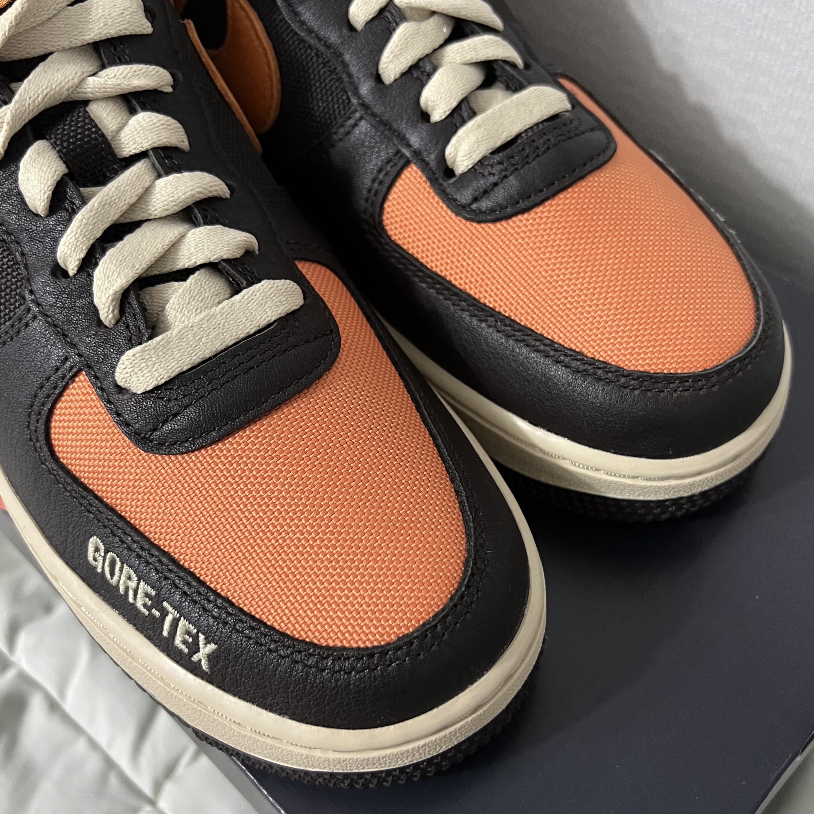 Nike Air Force 1 Low Gore-Tex Brown Curry 착용 스타일 - 5