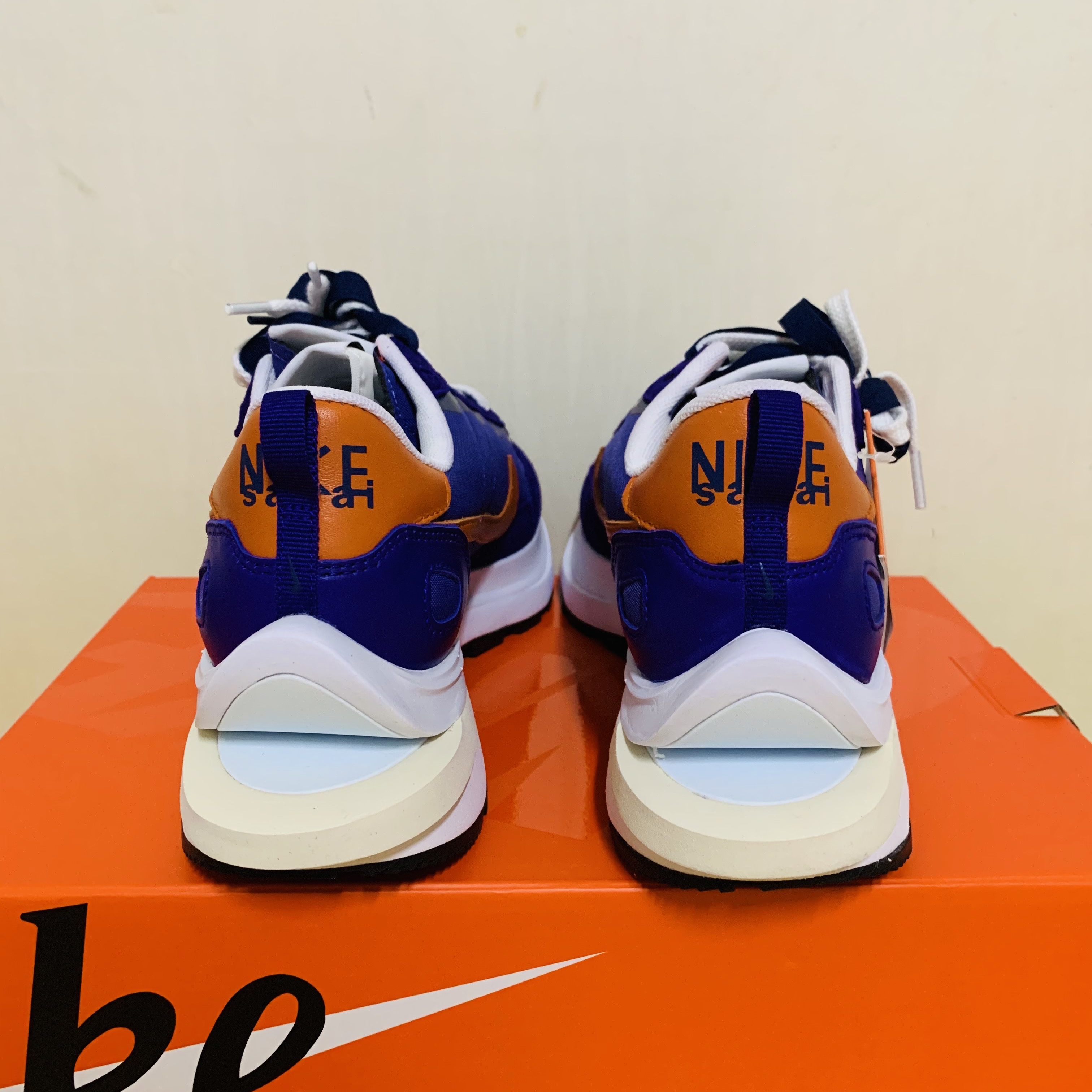 Nike x Sacai VaporWaffle Dark Iris 착용 스타일 - 4