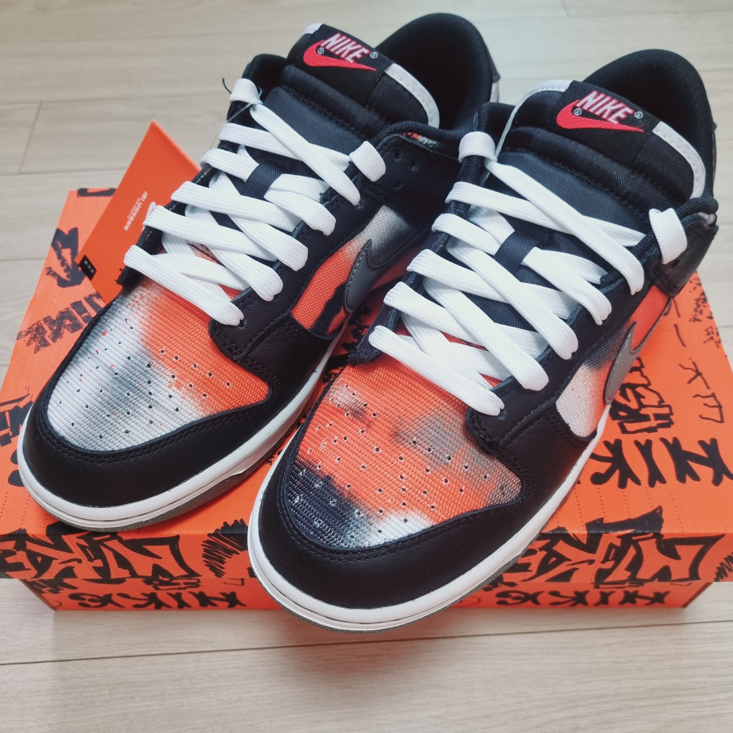 Nike Dunk Low Retro PRM Black and Tumbled Grey 착용 스타일 - 1