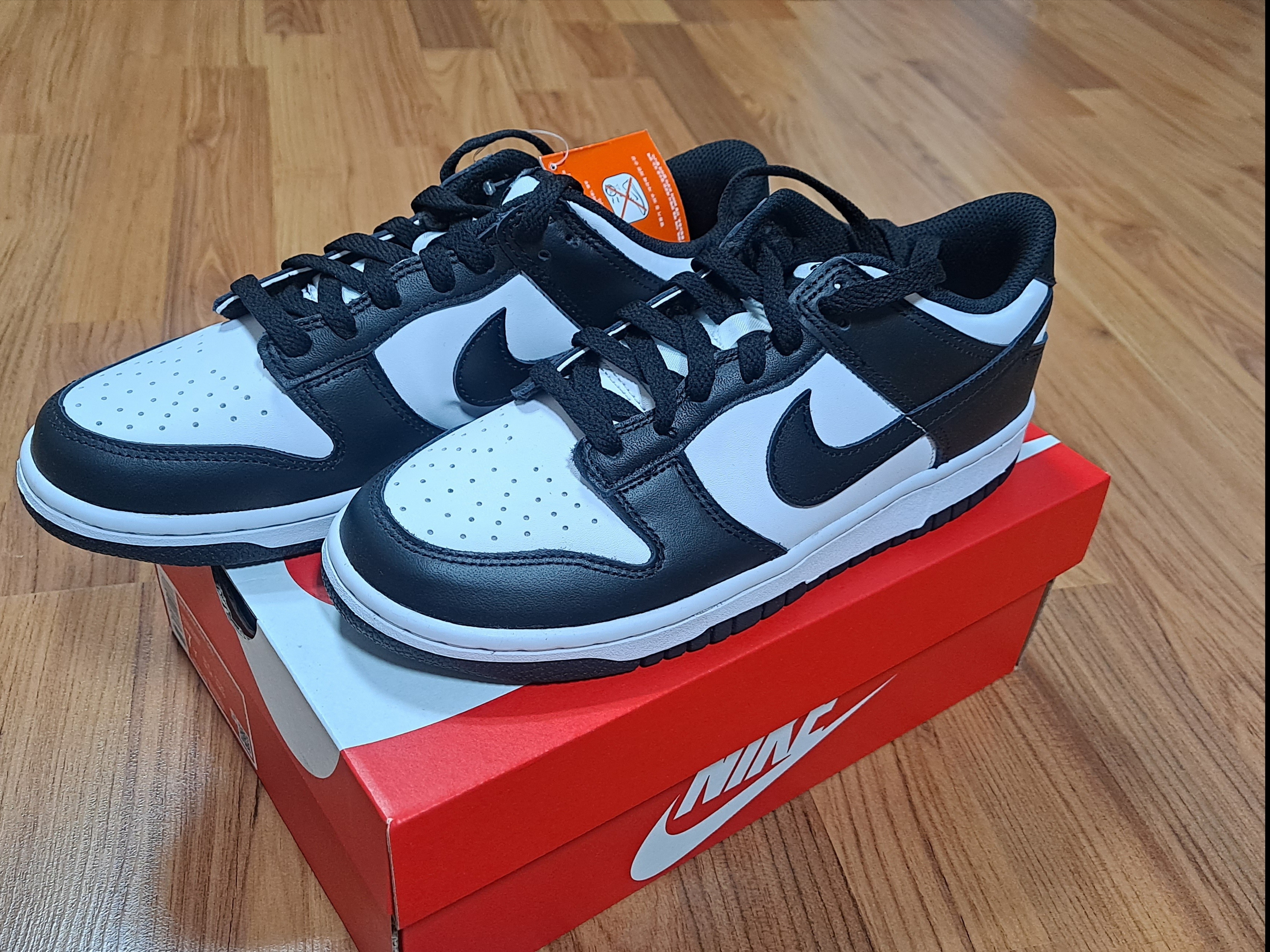 (GS) Nike Dunk Low Black 착용 스타일 - 1