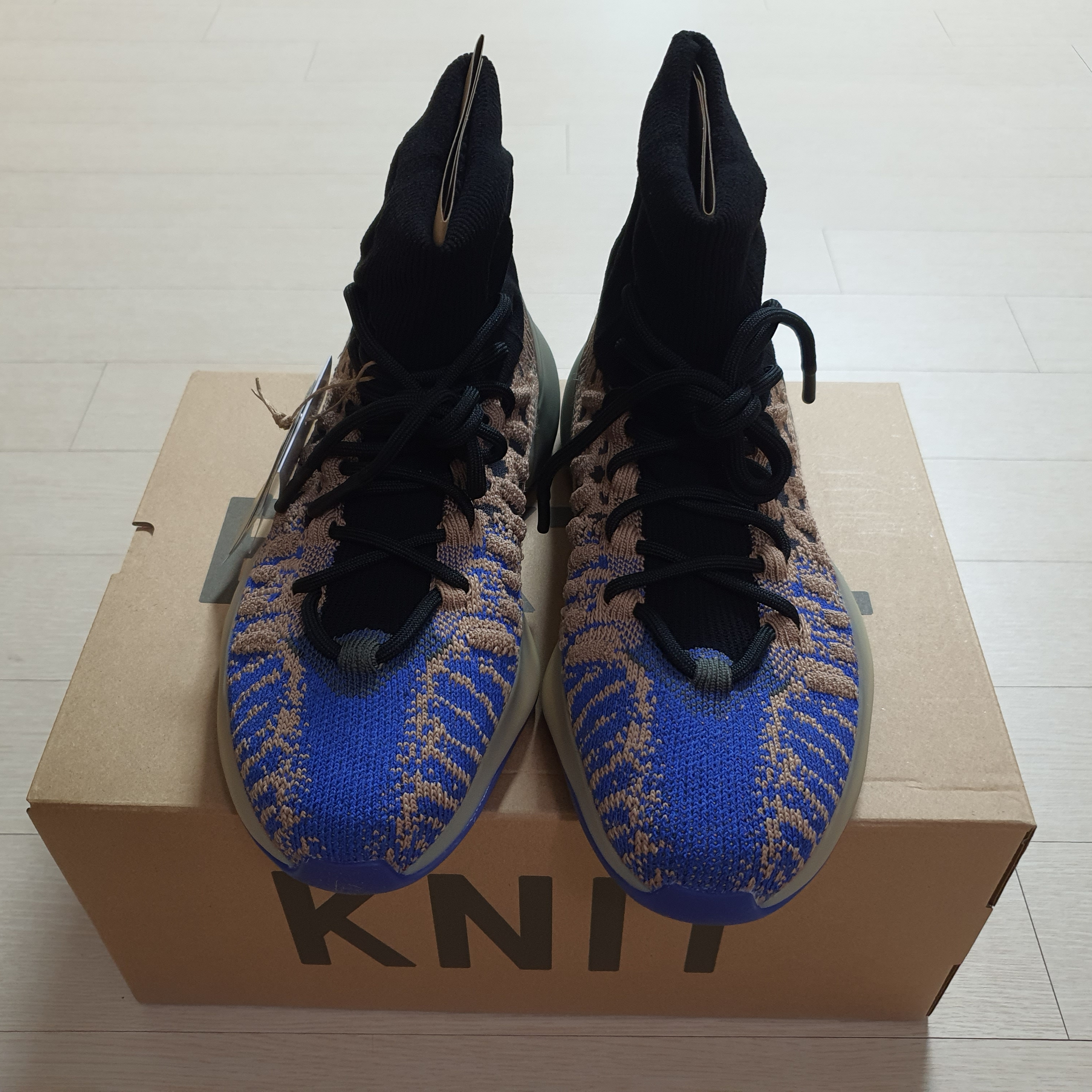 Adidas Yeezy BSKTBL Knit Slate Azure 착용 스타일 - 2