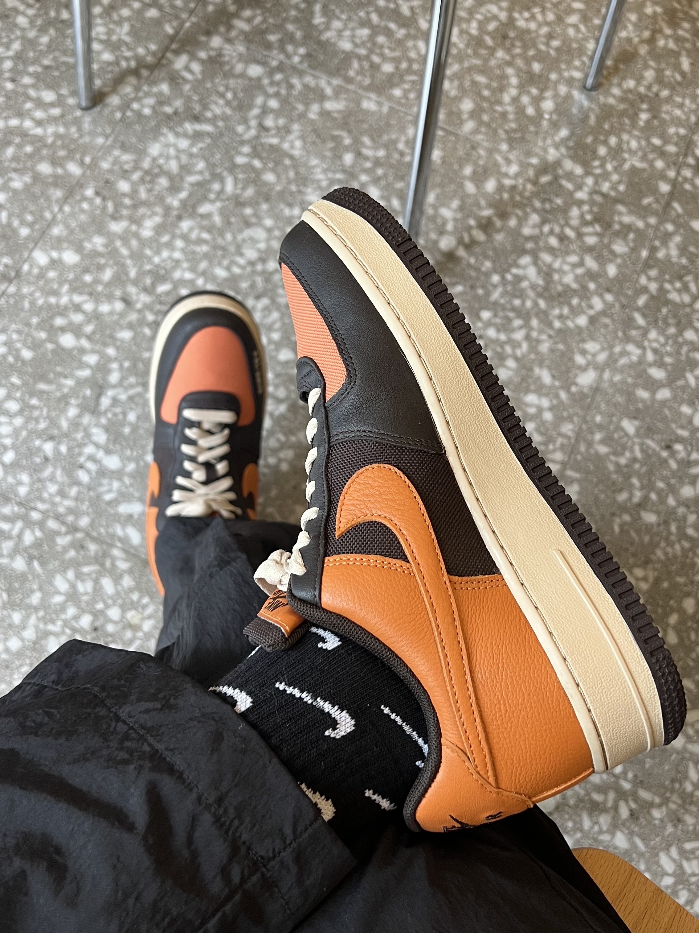 Nike Air Force 1 Low Gore-Tex Brown Curry 착용 스타일 - 5