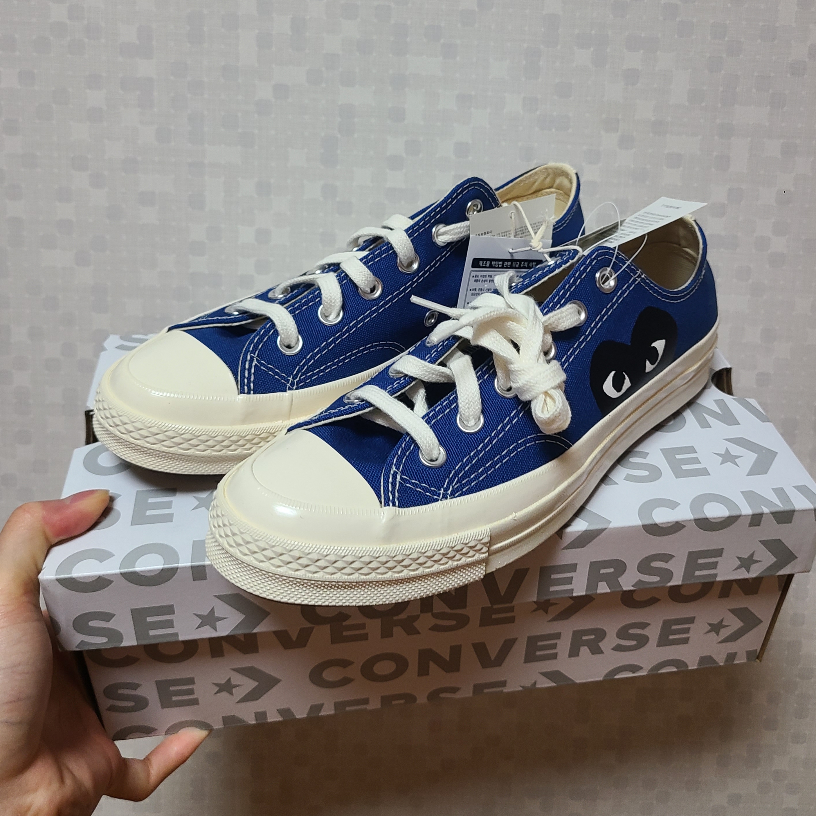Converse x Play Comme des Garcons Chuck 70 Ox Blue Quartz 착용 스타일