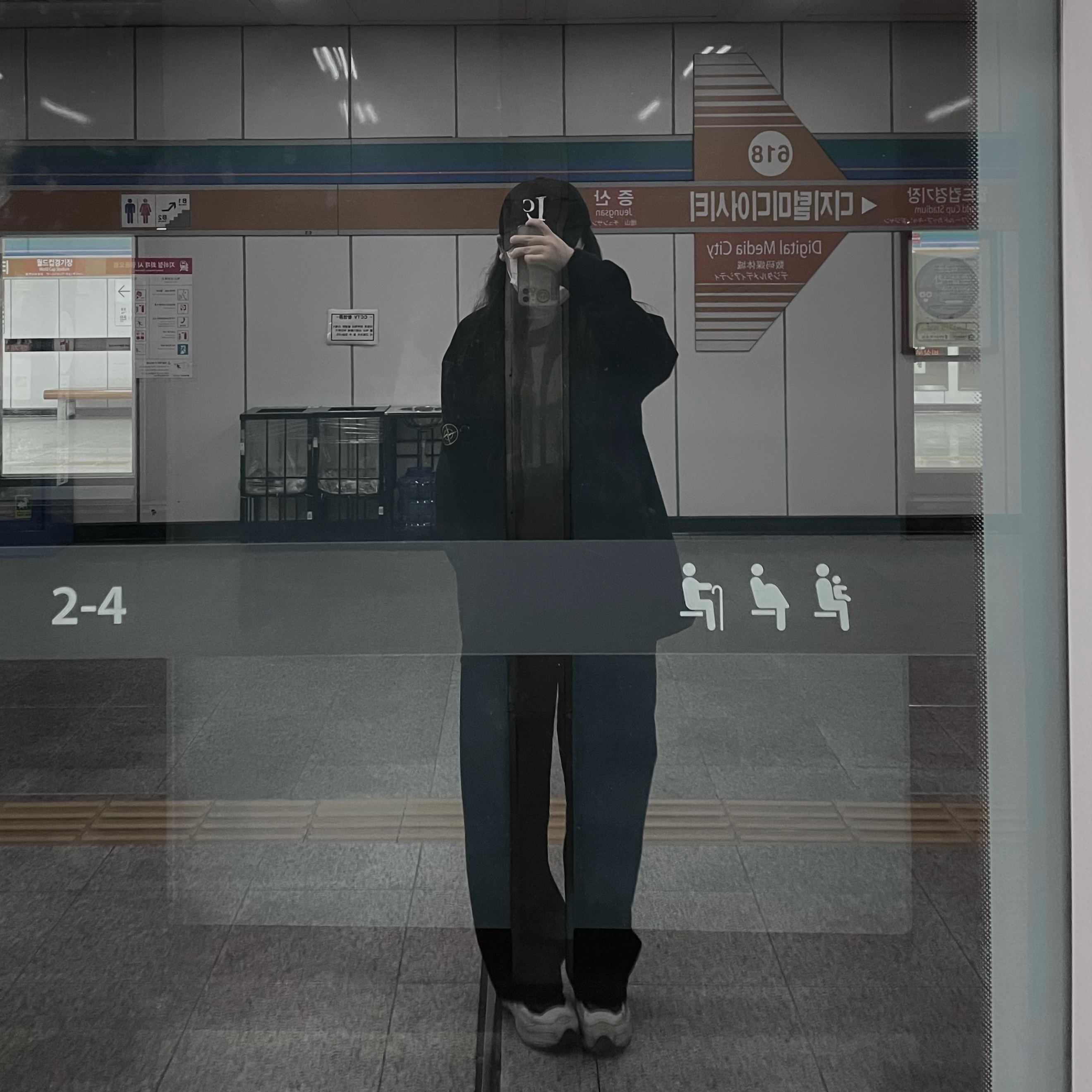 Adidas x Raf Simons Ozweego 3 Cream White Core Black, Stone Island 64450 Long Sleeve Crewneck Sweatshirt Black - 21SS 착용 스타일