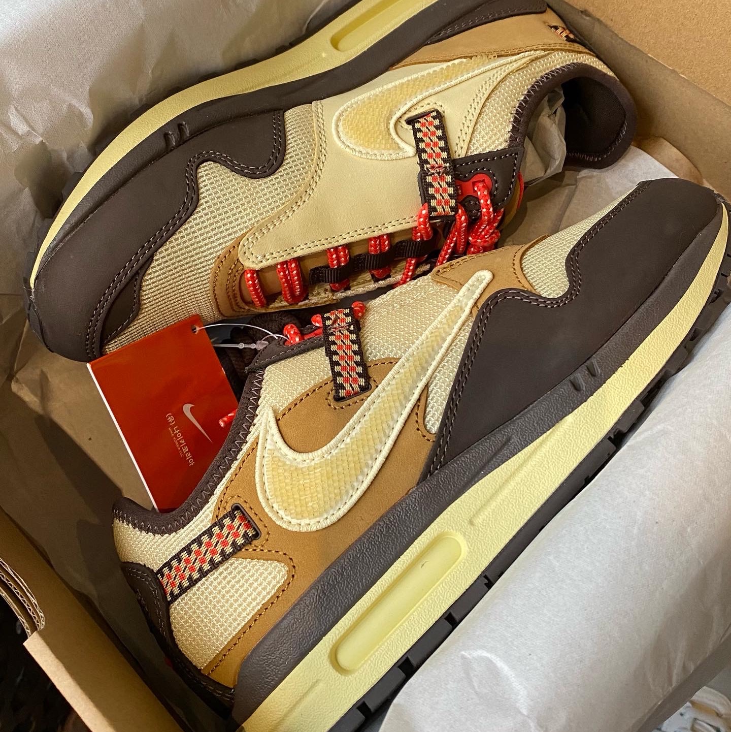 Nike x Travis Scott Air Max 1 Cact.us Brown 착용 스타일 - 4
