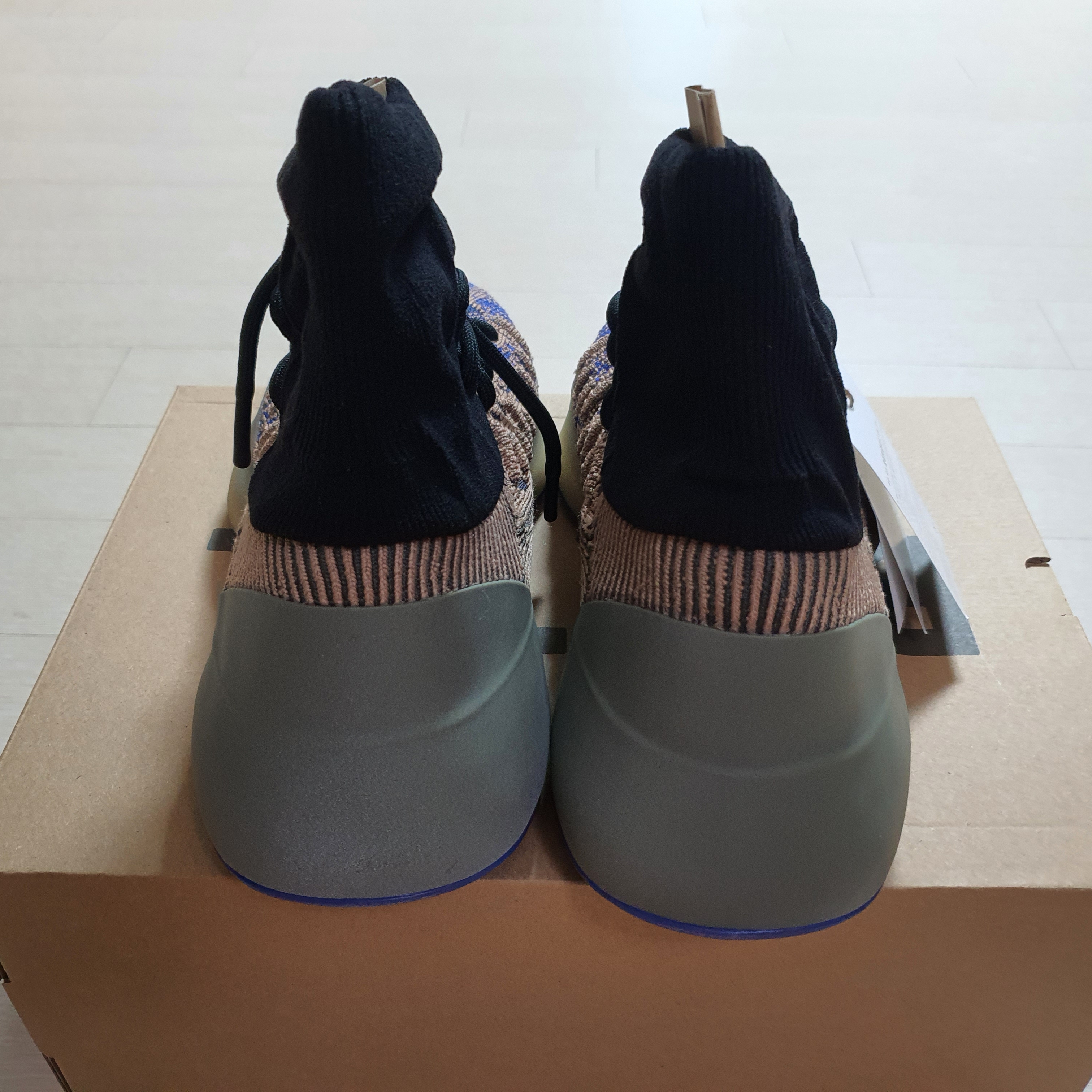 Adidas Yeezy BSKTBL Knit Slate Azure 착용 스타일 - 4