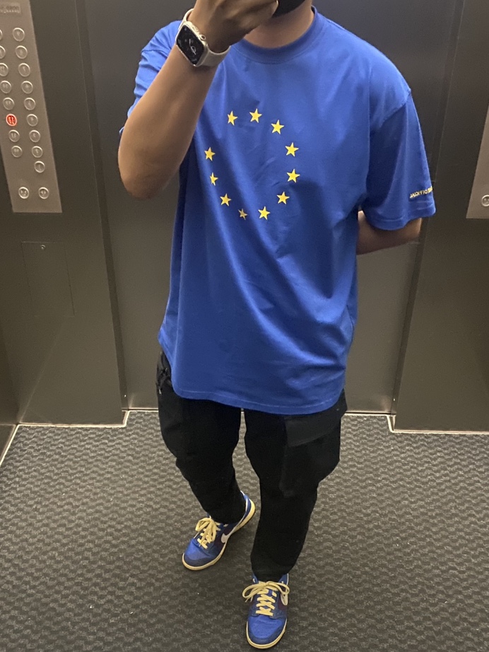 Souvenir Official Eunify T-Shirt Blue, Nike ACG Cargo Pants Black - US/EU 착용 스타일
