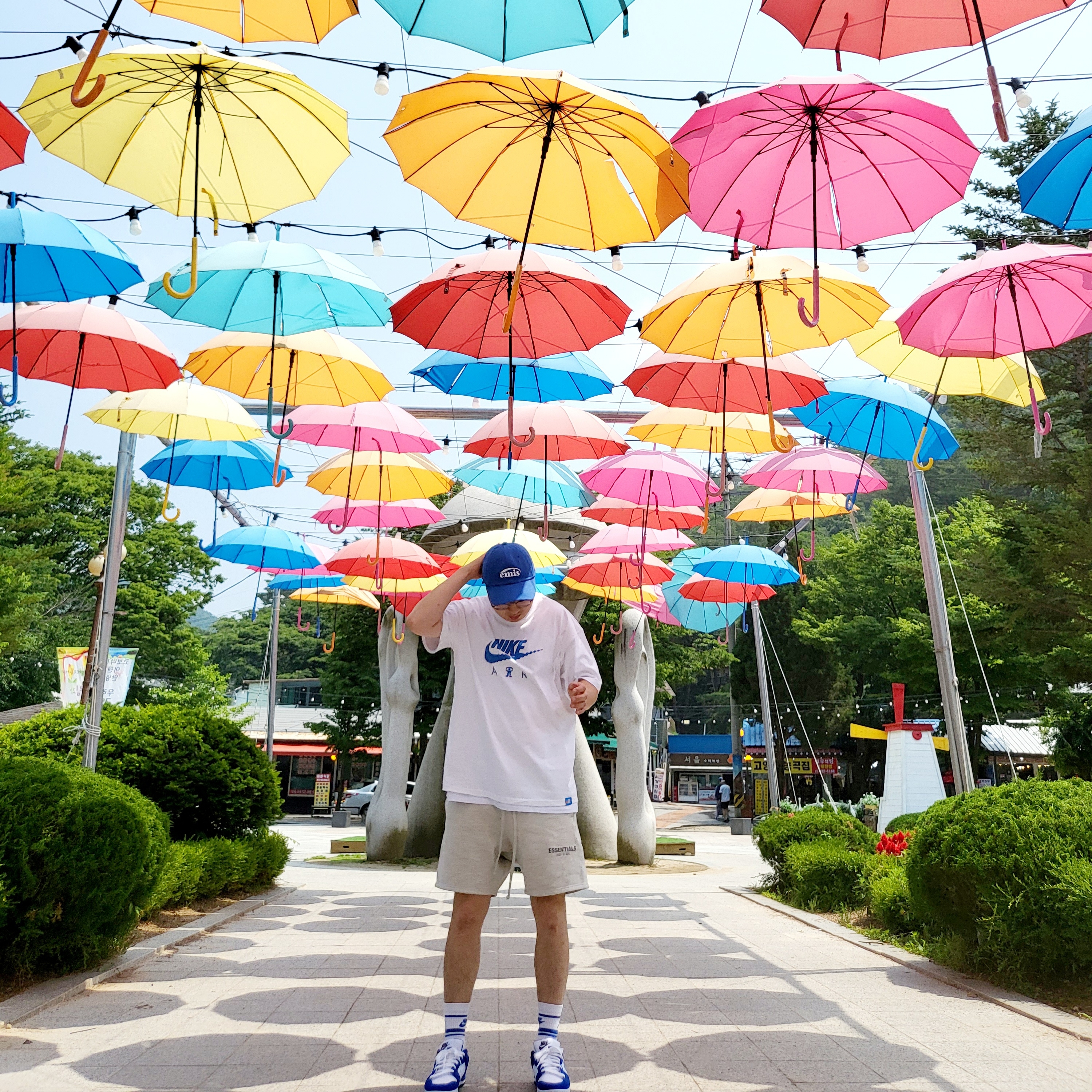 (W) Nike Dunk Low Disrupt 2 White and University Blue, Essentials Sweatshorts Oatmeal - 21SS 착용 스타일 - 1