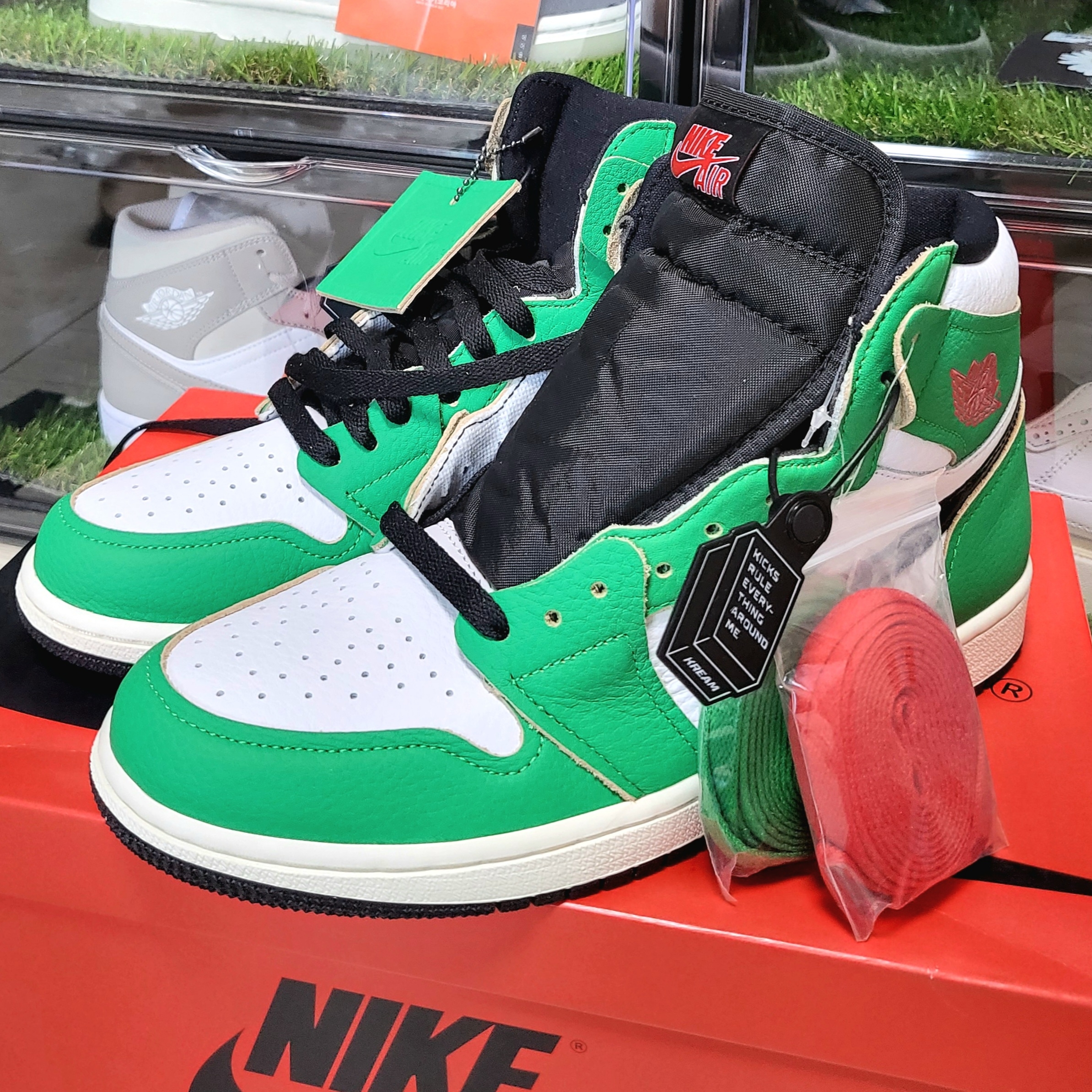 (W) Jordan 1 Retro High OG Lucky Green 착용 스타일 - 1