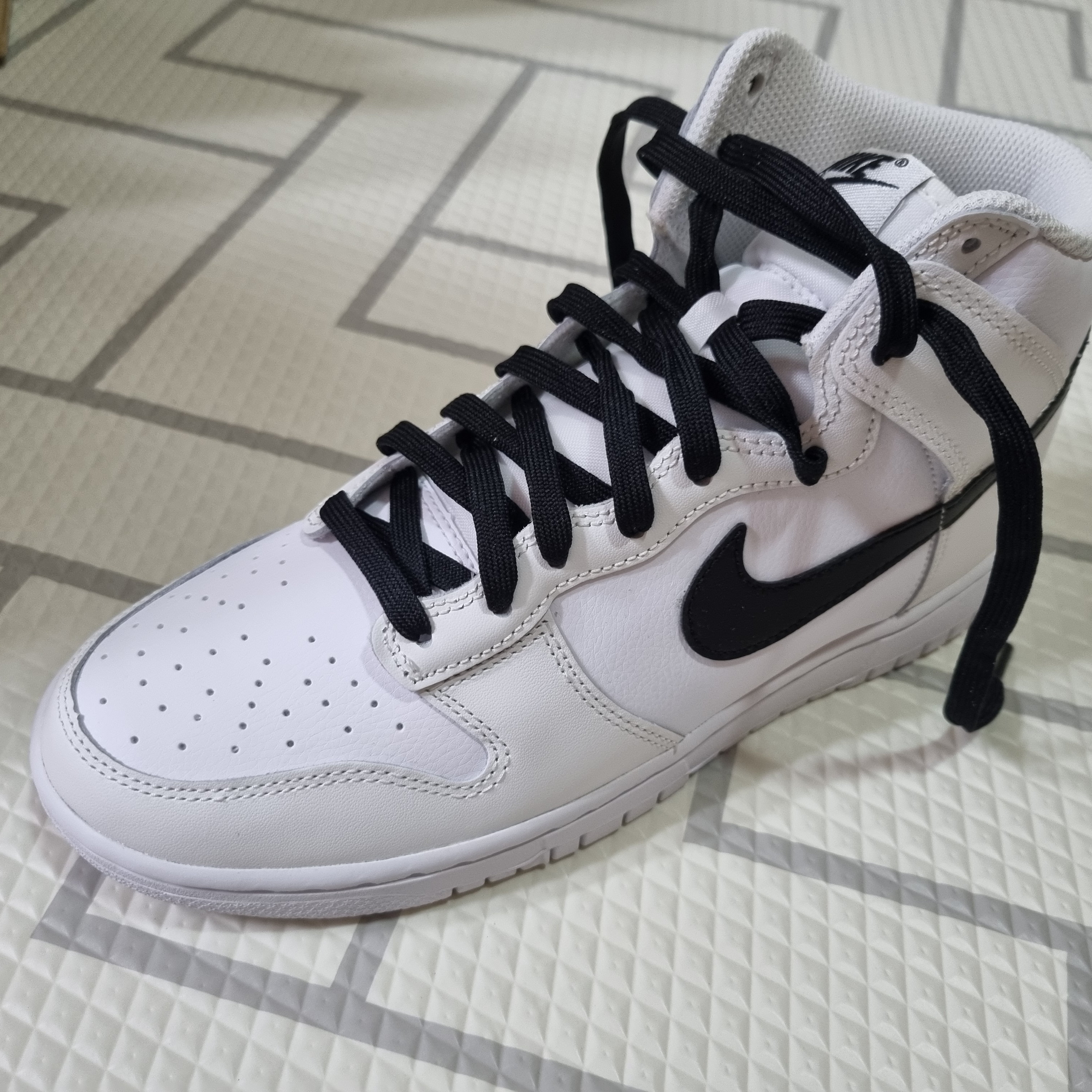 Nike Dunk High Retro Summit White 착용 스타일