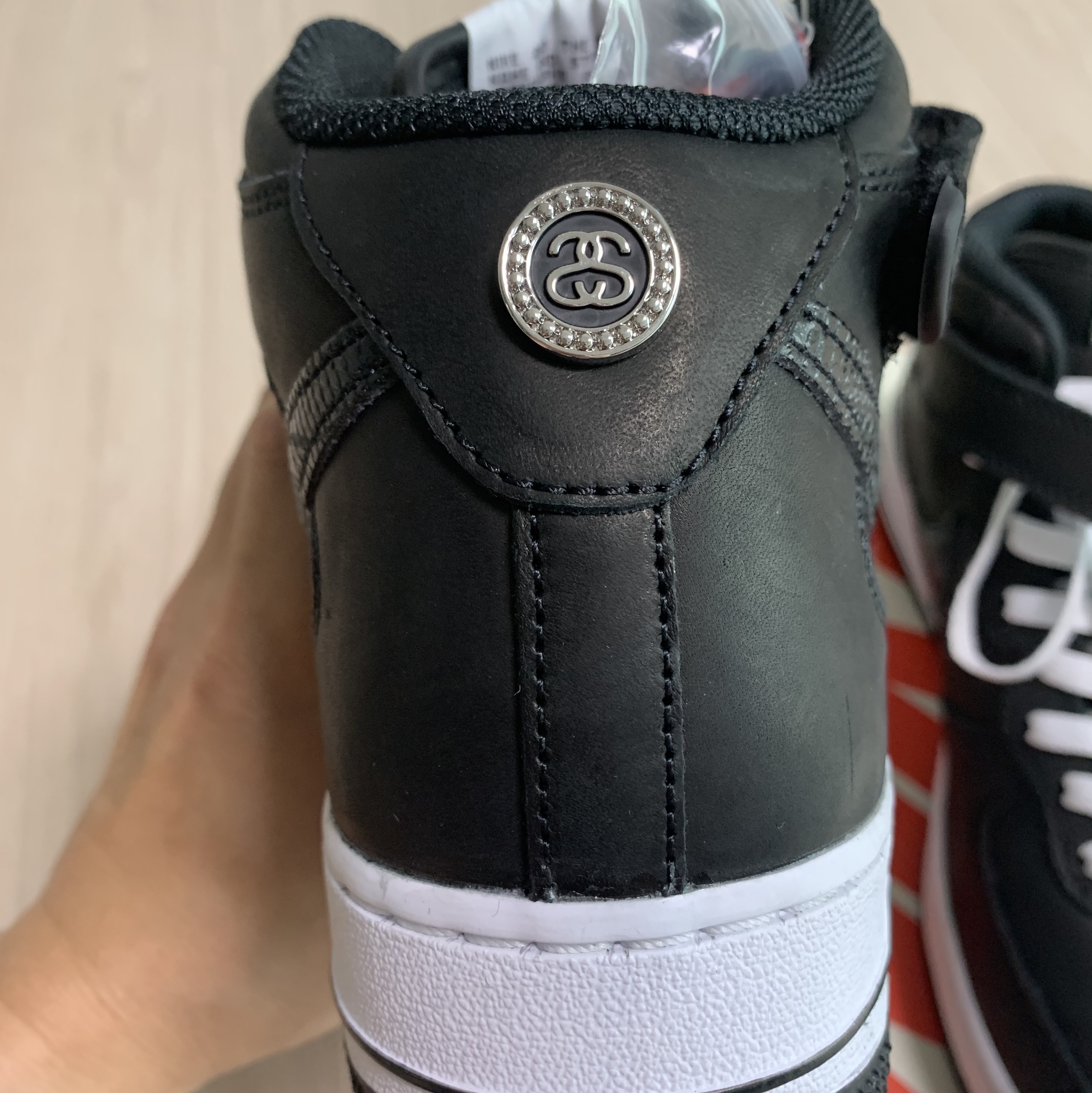 Nike x Stussy Air Force 1 '07 Mid SP Black 착용 스타일 - 4