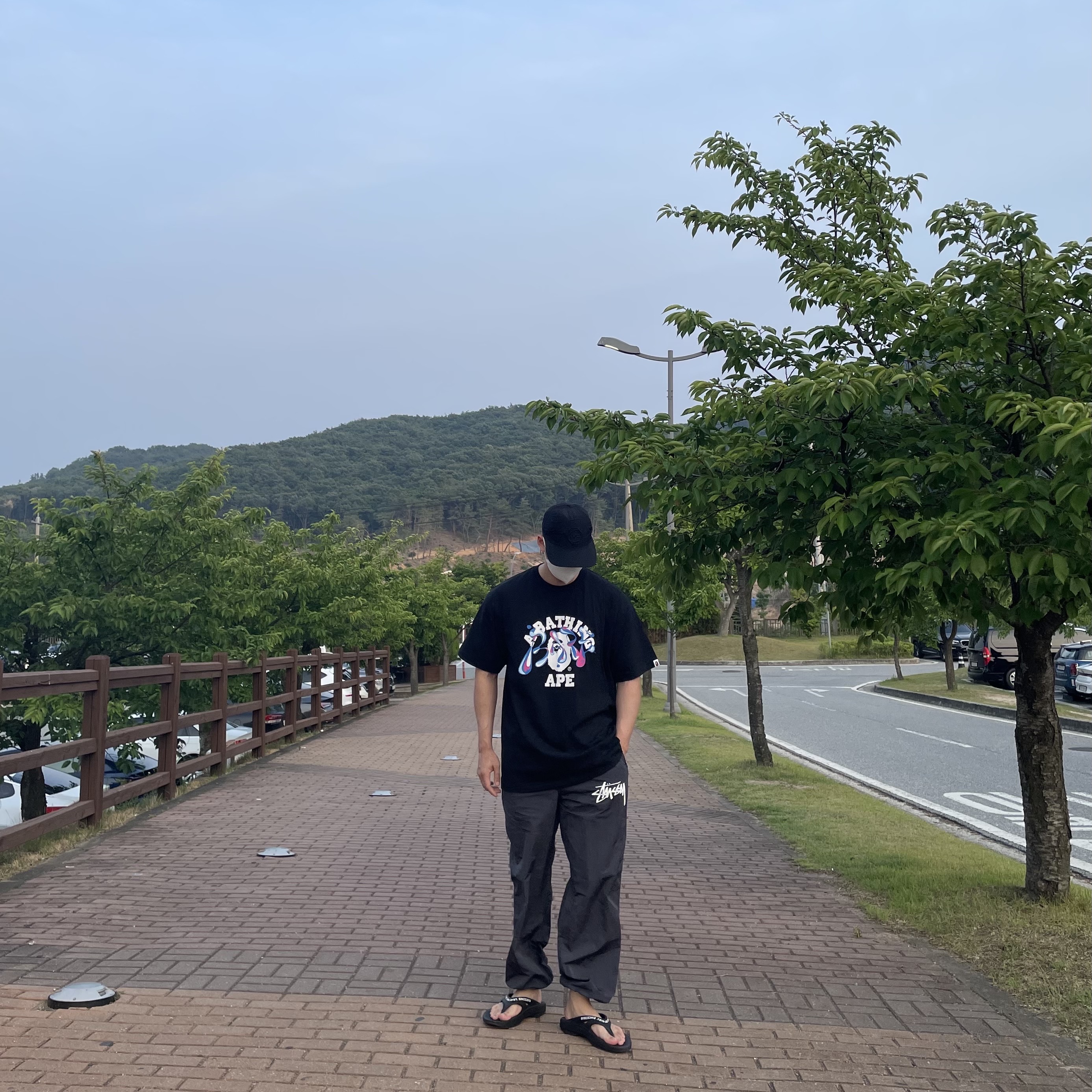 Nike x Stussy Beach Pants Off Noir, Oofos x Takahiromiyashita The Soloist Signature Flip-Flop Black White 착용 스타일