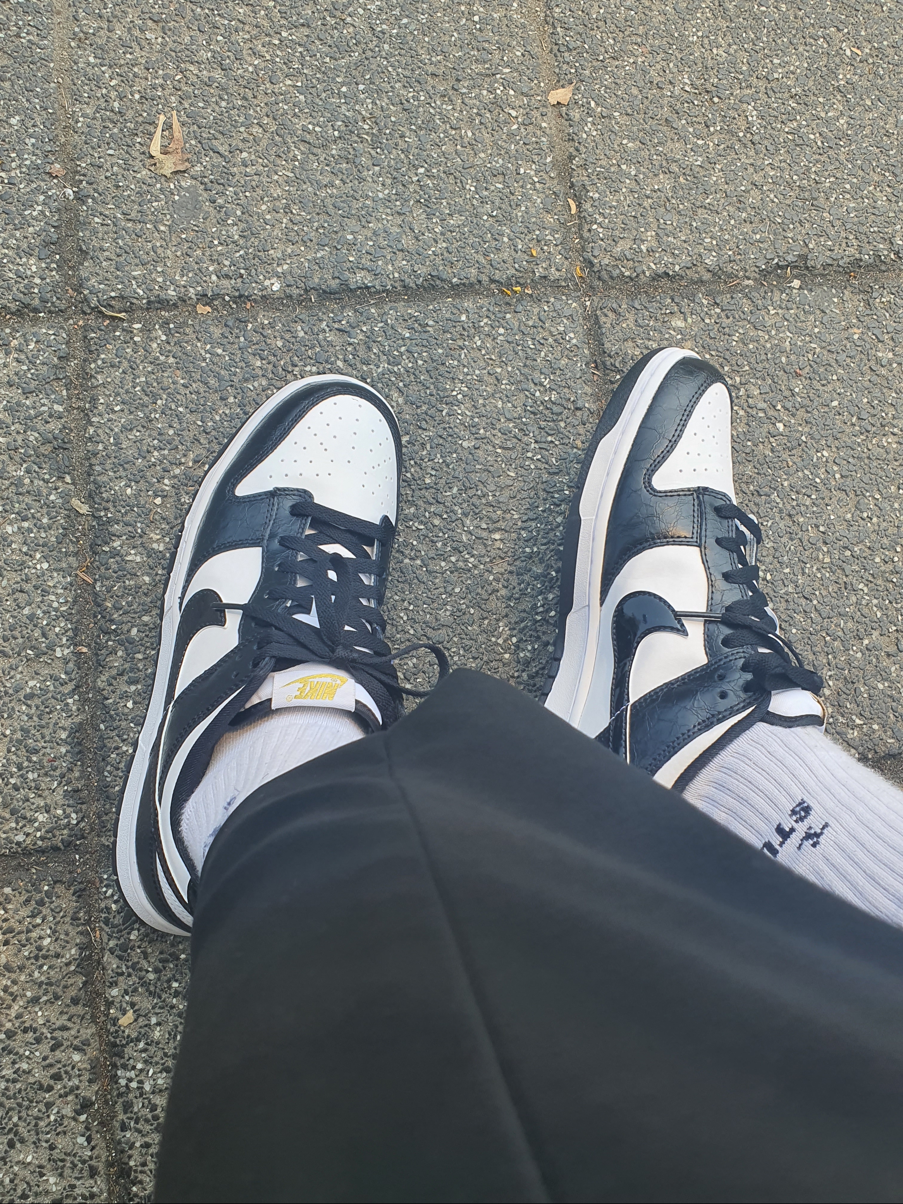 Nike Dunk Low Retro SE Black 착용 스타일 - 2