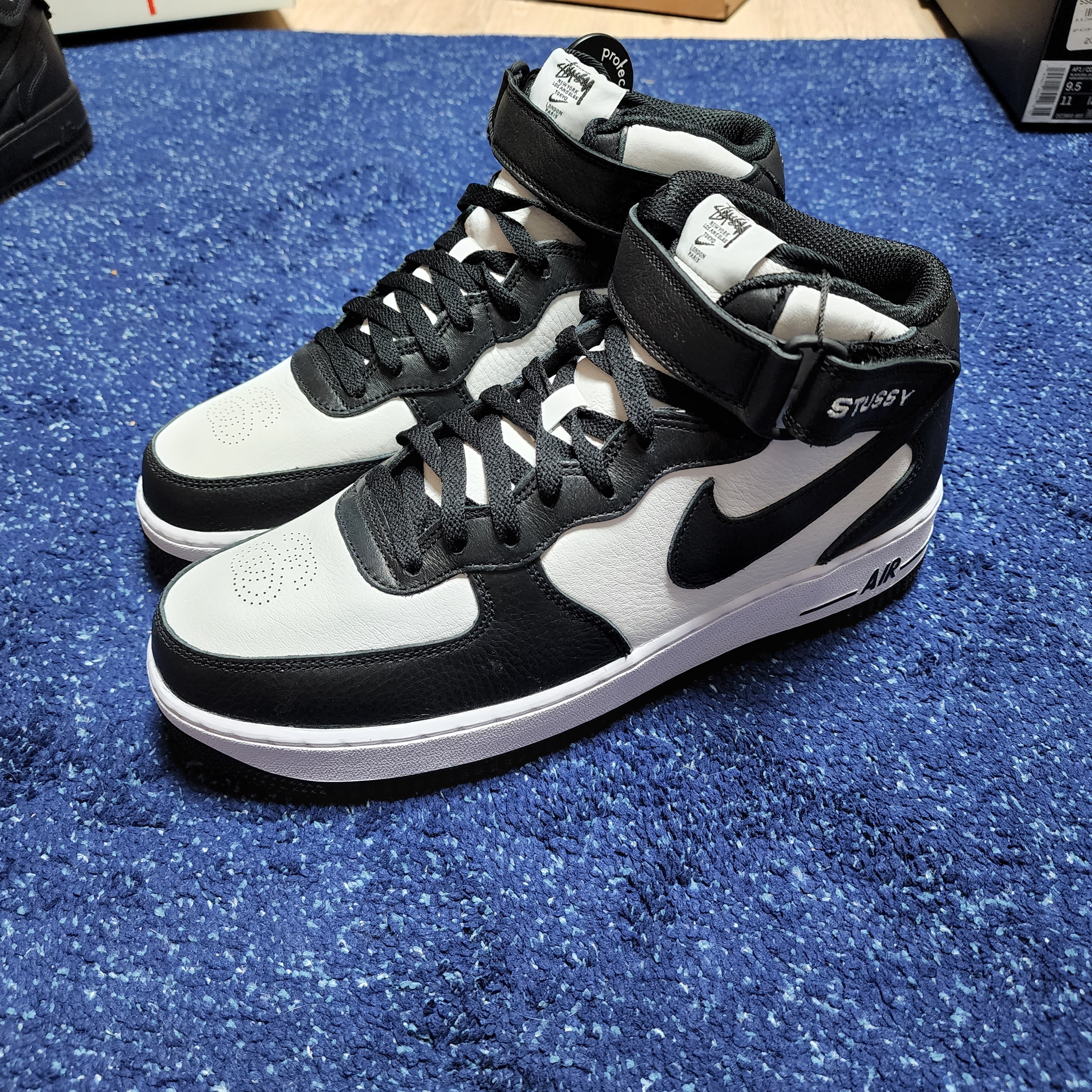 Nike x Stussy Air Force 1 '07 Mid SP Black and Light Bone 착용 스타일