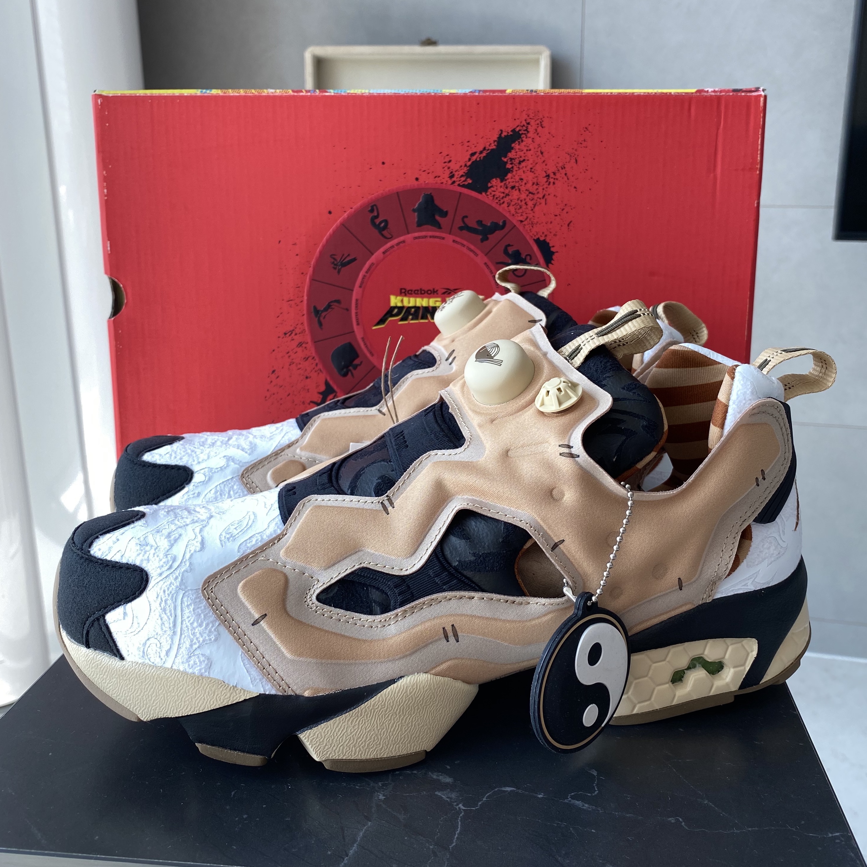 Reebok x Kung Fu Panda Instapump Fury OG  착용 스타일