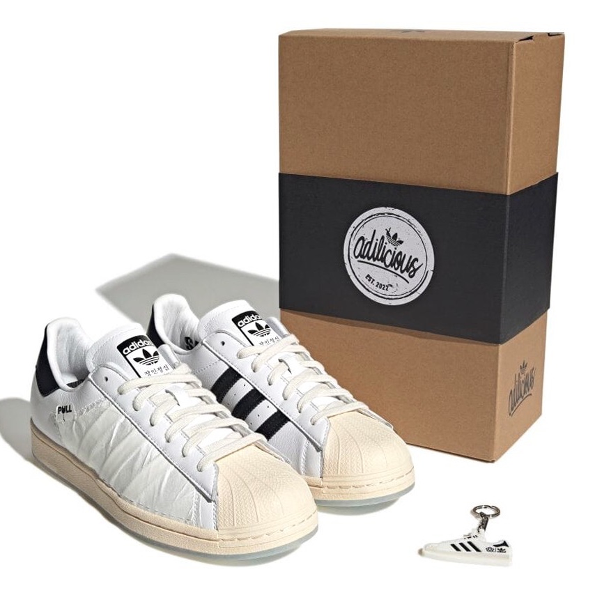 Adidas x Taegeukdang Superstar White Black 착용 스타일 - 5