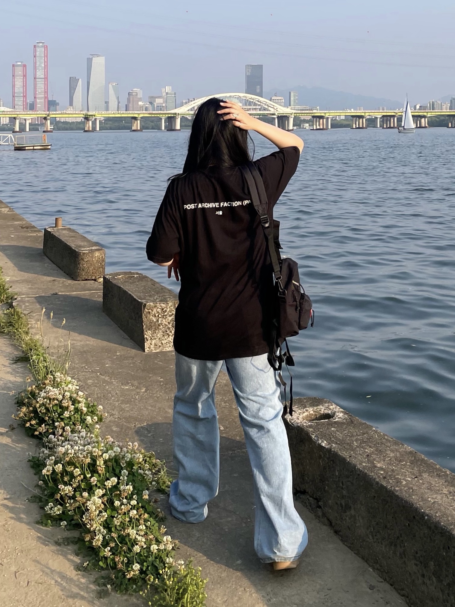 Nike x Supreme Air Force 1 Low Flax, MM6 Maison Margiela x Eastpak Mini Shoulder Bag Black 착용 스타일 - 1