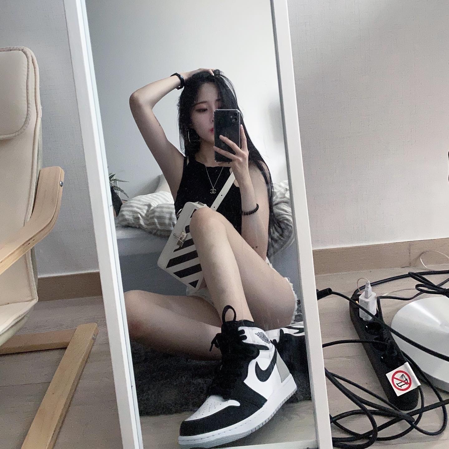 (GS) Jordan 1 Retro High OG Bleached Coral 착용 스타일 - 2