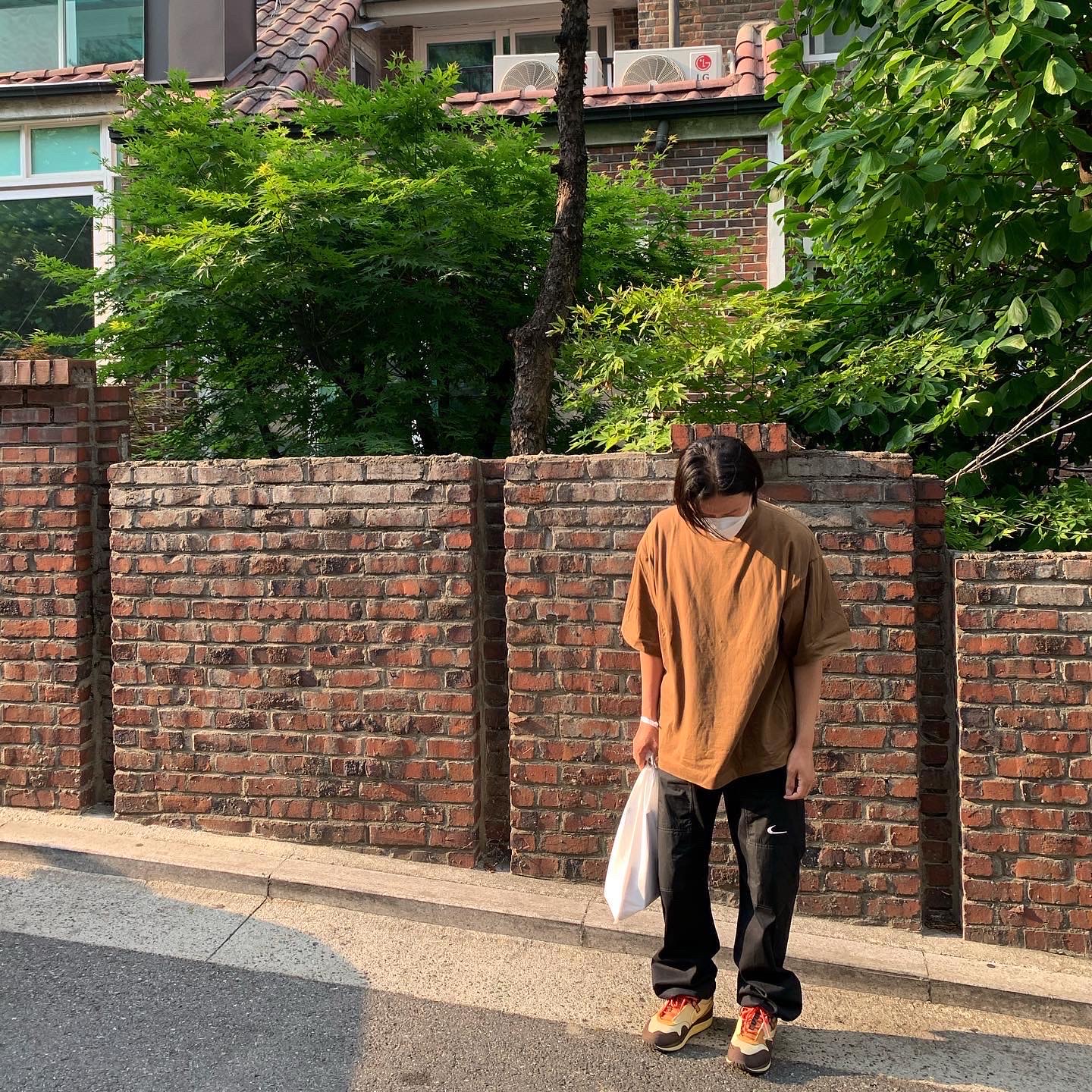 Nike x Travis Scott Air Max 1 Cact.us Brown, Nike x Off-White NRG Pants Black 착용 스타일 - 2