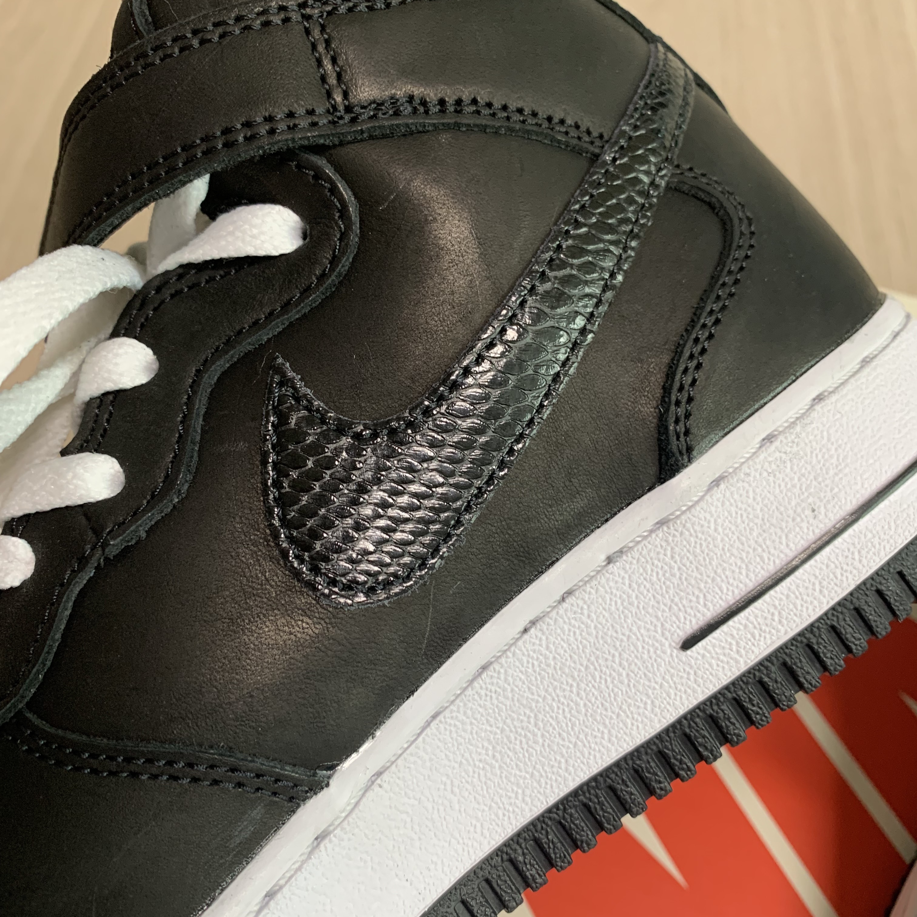 Nike x Stussy Air Force 1 '07 Mid SP Black 착용 스타일 - 3