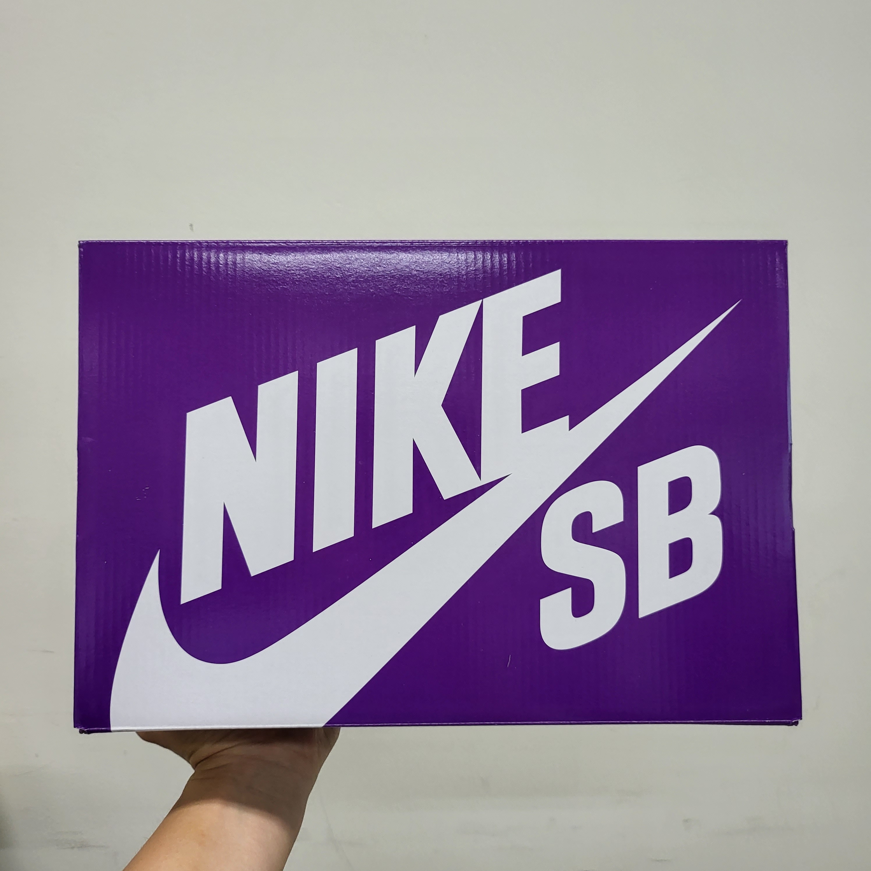 Nike SB Dunk Low Pro Cherry 착용 스타일 - 3
