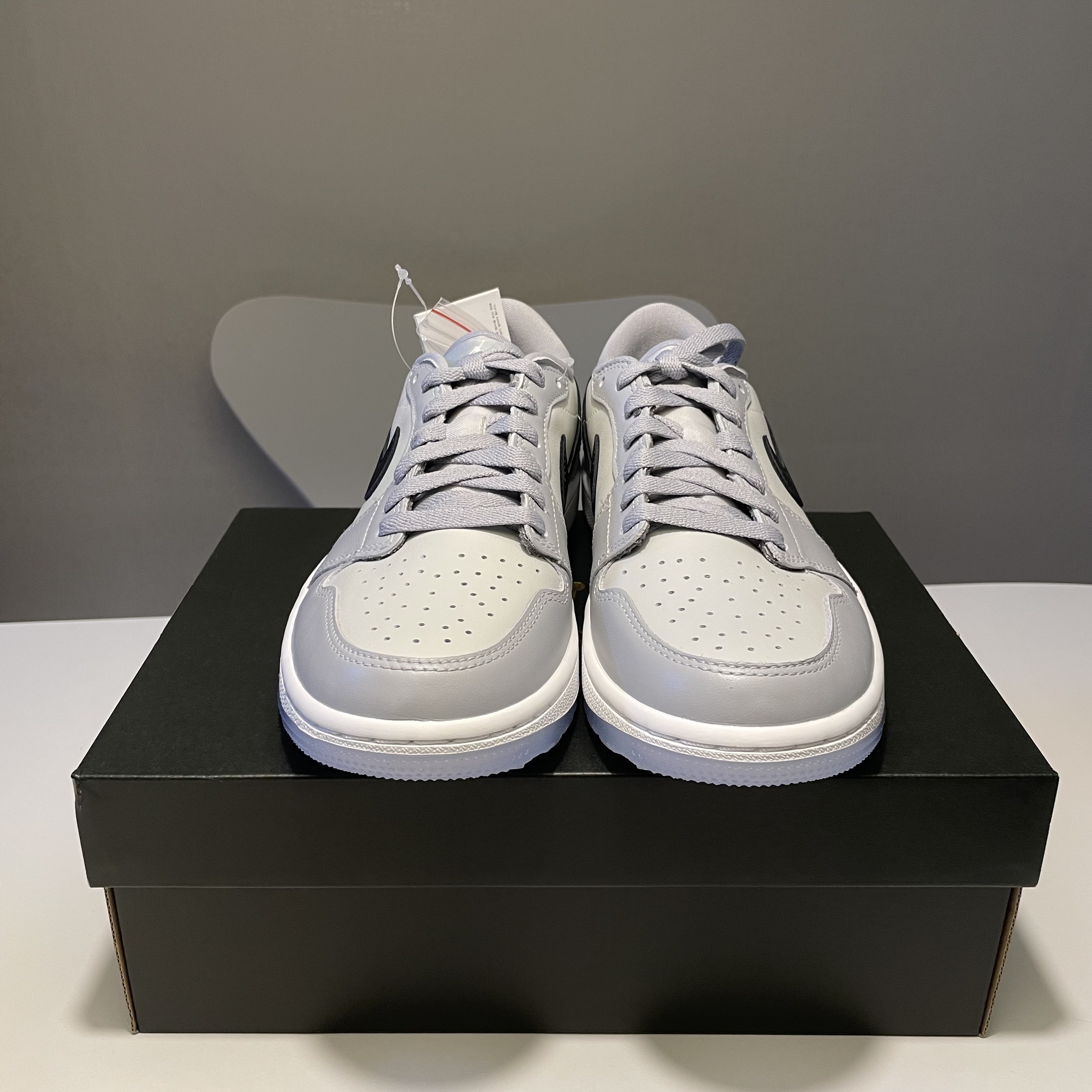 Jordan 1 Low Golf Wolf Grey 착용 스타일 - 3