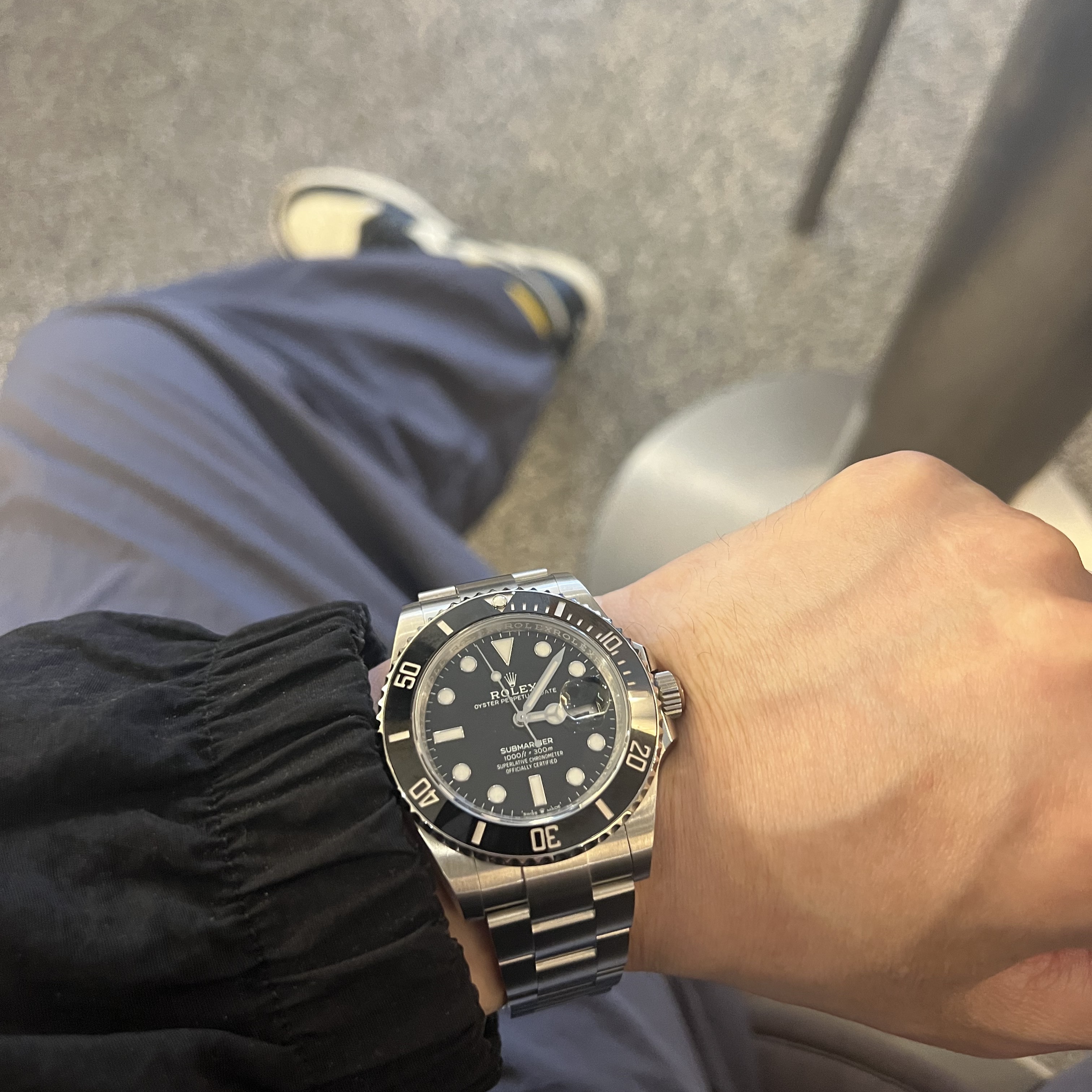 Rolex Submariner Date 41mm 126610LN Black Oyster, Jordan 1 Retro High Not for Resale Varsity Maize 착용 스타일 - 1