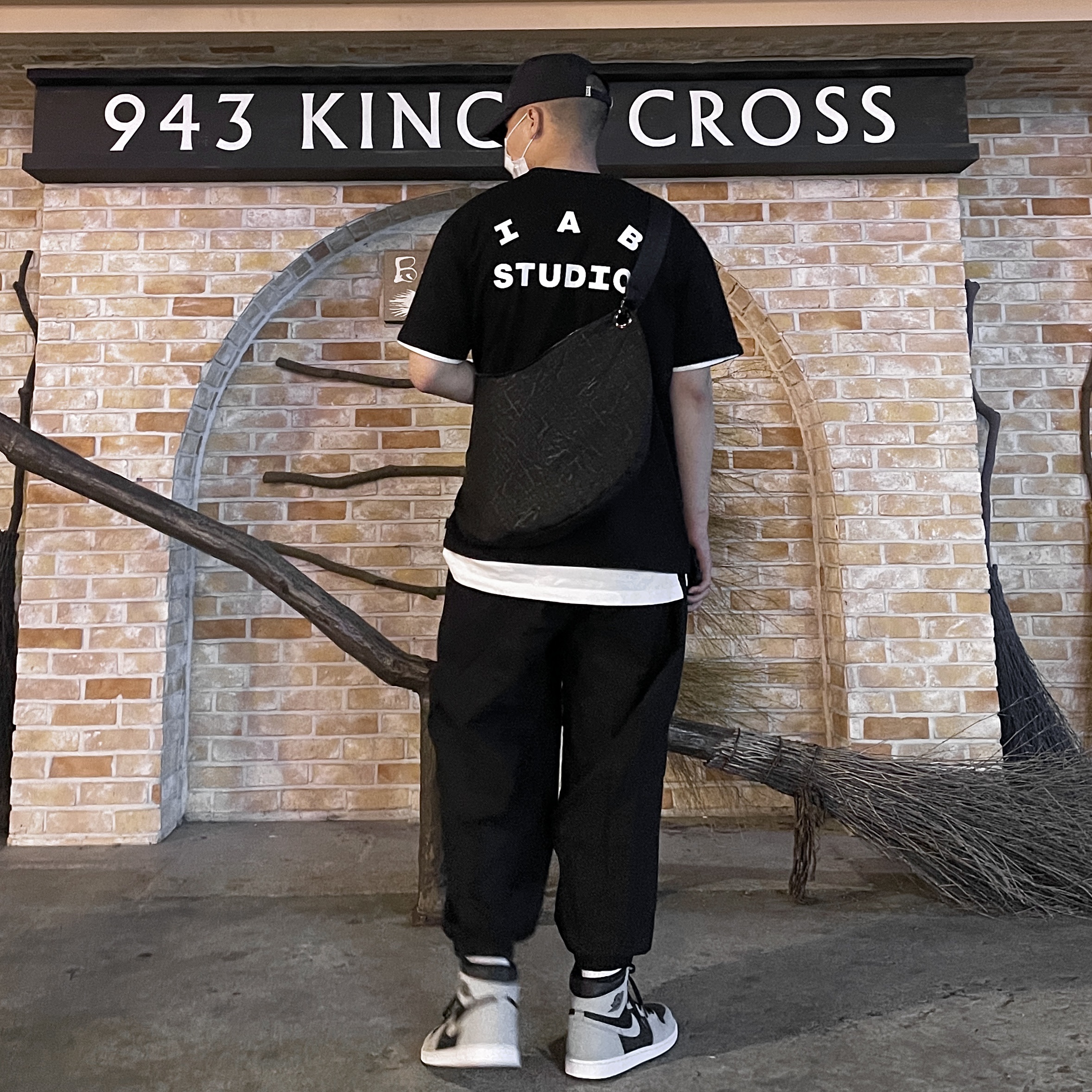 Jordan 1 Retro High OG Shadow 2.0, IAB Studio T-Shirt Black 착용 스타일